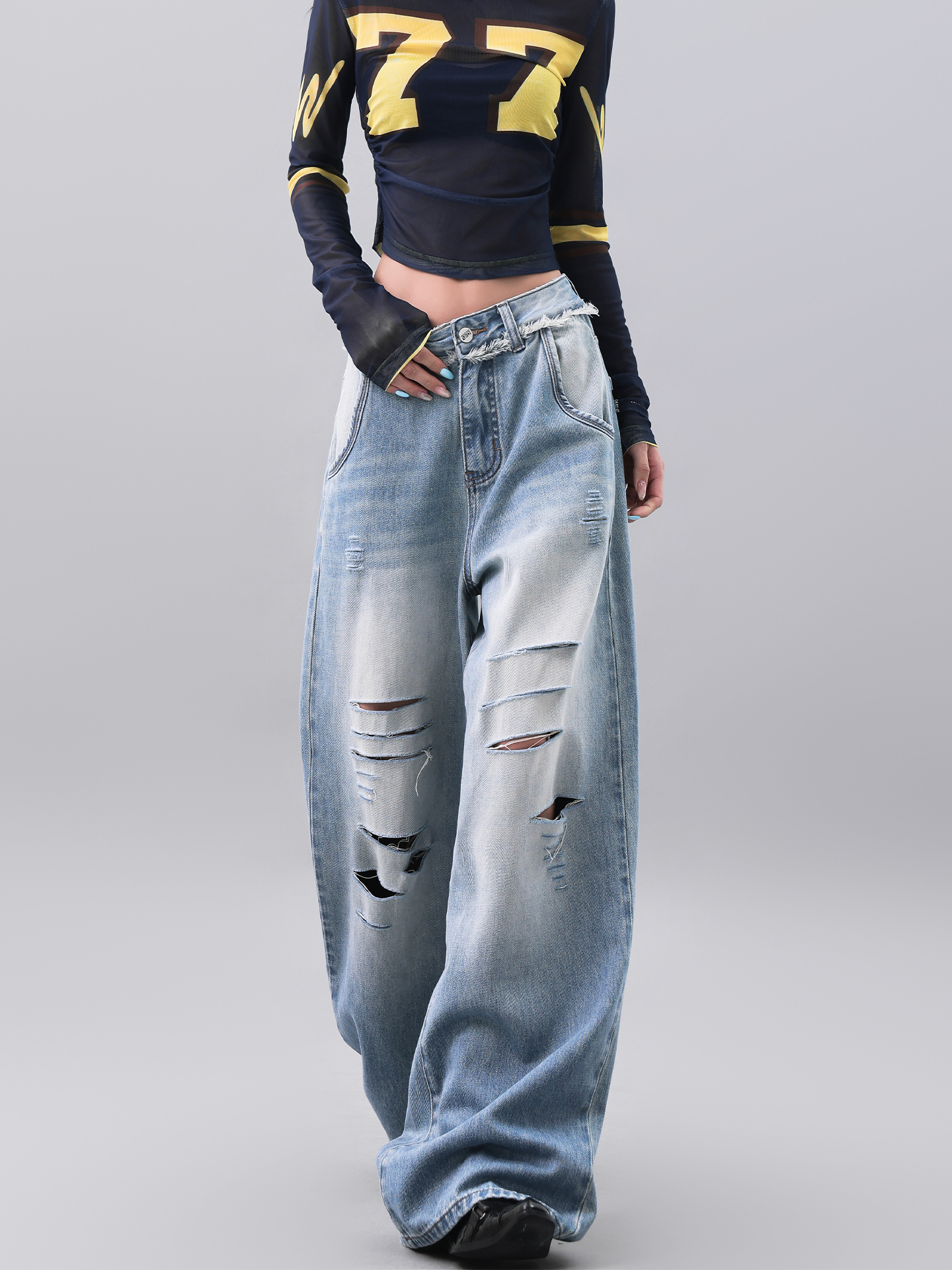 Vintage Light Blue Ripped High Waist Wide-Leg Jeans for Women with Cut-Out Design, Slimming 90s Style Floor-Length Pants Vintage Light Blue Ripped High Waist Wide-Leg Jeans for Women with Cut-Out Design, Slimming 90s Style Floor-Length Pants
