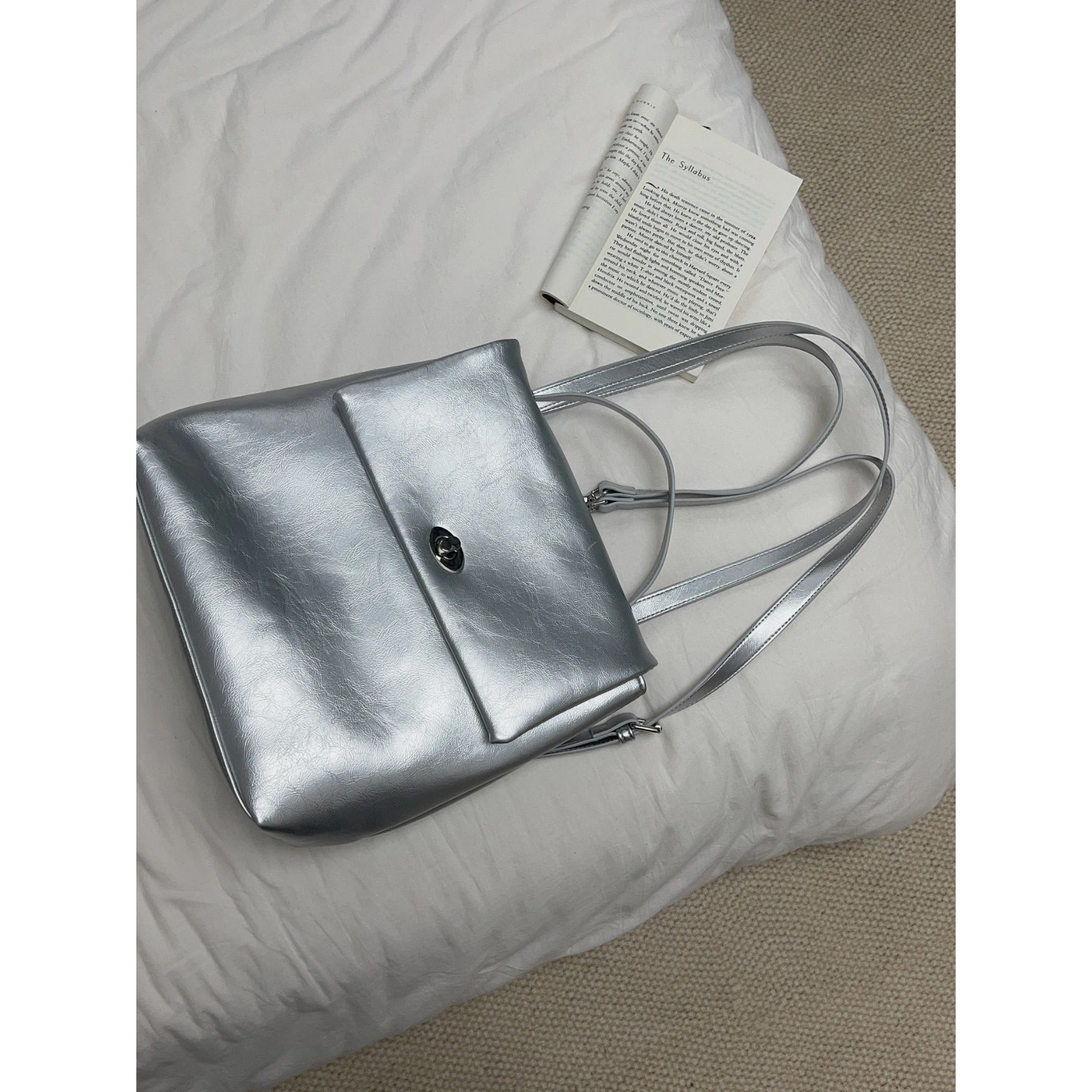 Vintage Oil Wax Leather Backpack for Women - Fashionable Versatile Large Capacity Commuter School Bag, Silver Minimalist Shoulder Bag