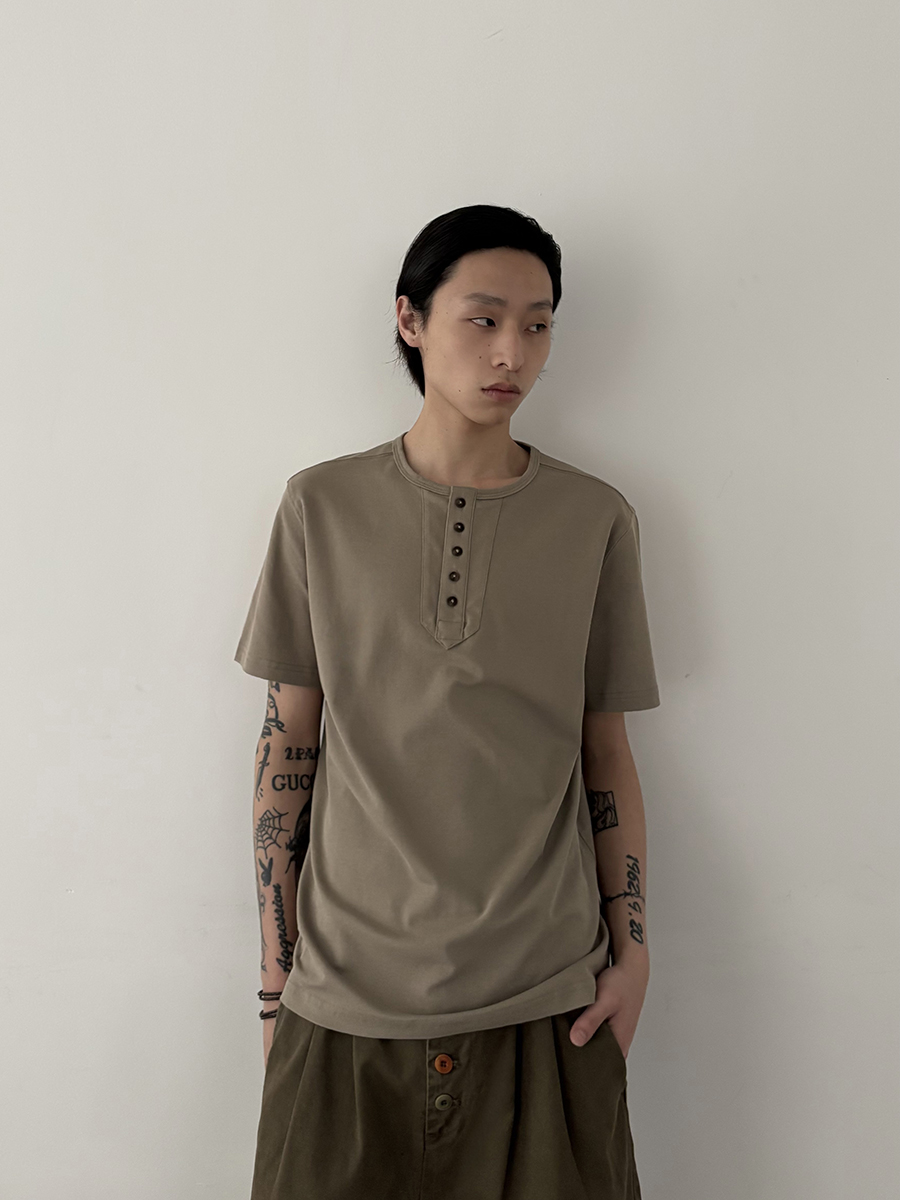 Vintage Patchwork Henley Short Sleeve T-Shirt for Men and Women, Cleanfit Loose Casual Top, Retro Commuter Style Vintage Patchwork Henley Short Sleeve T-Shirt for Men and Women, Cleanfit Loose Casual Top, Retro Commuter Style