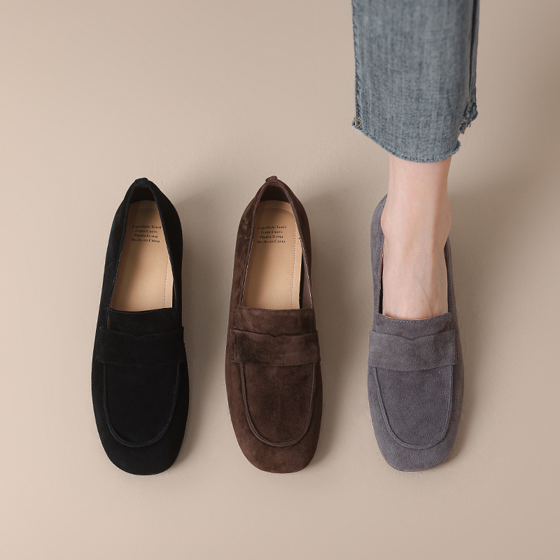 Vintage Round-Toe Slip-On Loafers in Suede Sheepskin with Flat Rubber Sole - Comfortable Retro Style Footwear