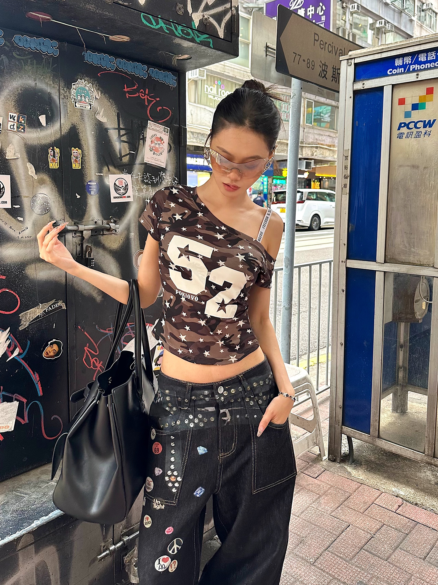 Vintage Slim Fit Hot Girl Camouflage Digital Print Off-Shoulder T-Shirt - Slimming Slant Shoulder Style for Y2K Fashion Lovers