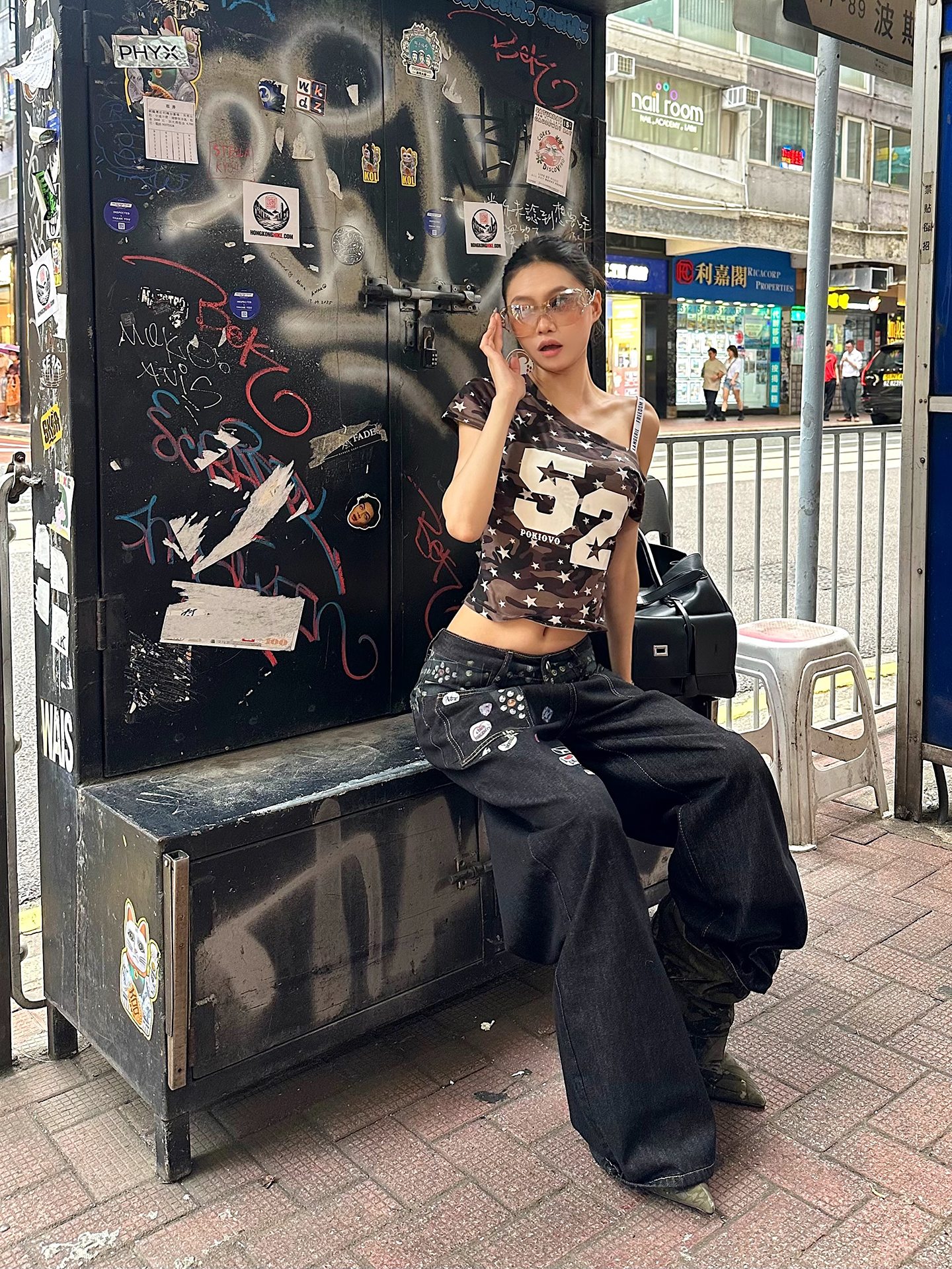 Vintage Slim Fit Hot Girl Camouflage Digital Print Off-Shoulder T-Shirt - Slimming Slant Shoulder Style for Y2K Fashion Lovers Vintage Slim Fit Hot Girl Camouflage Digital Print Off-Shoulder T-Shirt - Slimming Slant Shoulder Style for Y2K Fashion Lovers