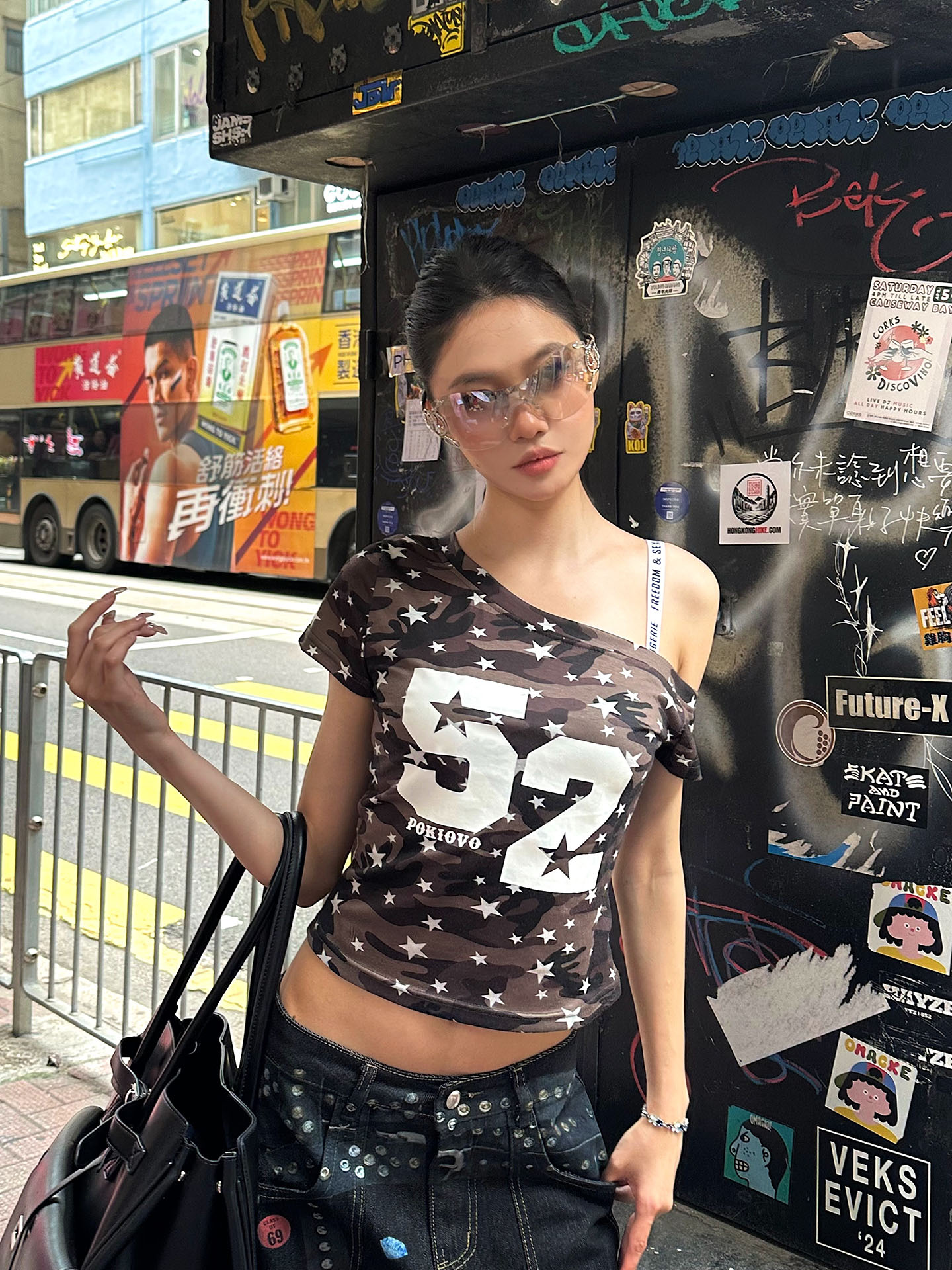 Vintage Slim Fit Hot Girl Camouflage Digital Print Off-Shoulder T-Shirt - Slimming Slant Shoulder Style for Y2K Fashion Lovers Vintage Slim Fit Hot Girl Camouflage Digital Print Off-Shoulder T-Shirt - Slimming Slant Shoulder Style for Y2K Fashion Lovers