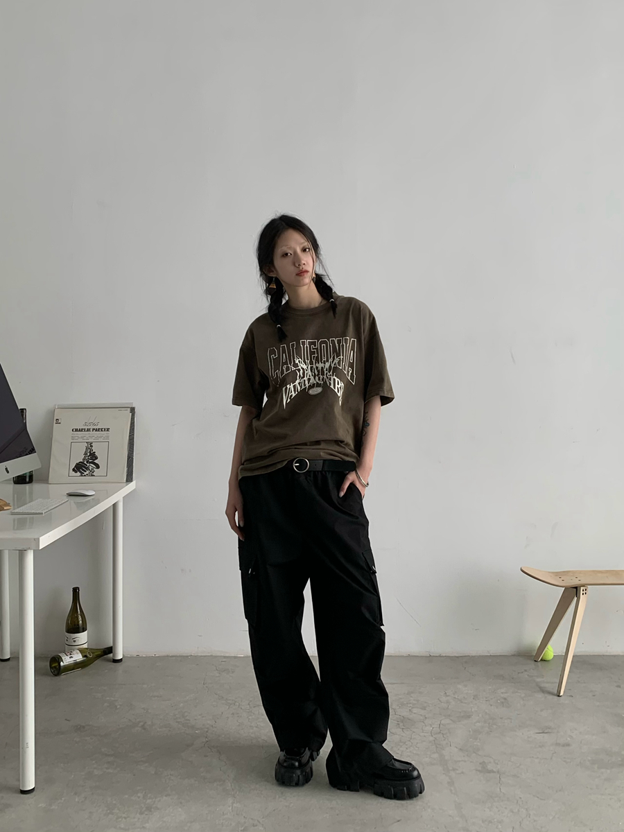 Vintage Straight Leg Cargo Pants for Men and Women - Unisex Loose Fit Trendy Outdoor Work Trousers Vintage Straight Leg Cargo Pants for Men and Women - Unisex Loose Fit Trendy Outdoor Work Trousers