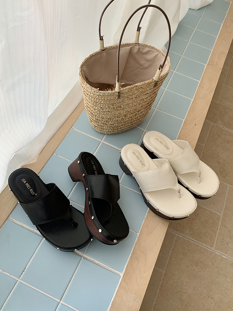 Vintage Thick-Soled Platform Flip-Flops - Summer 2025 Thong Sandals for Outdoor Wear & Skirts - Y2K Style Vintage Thick-Soled Platform Flip-Flops - Summer 2025 Thong Sandals for Outdoor Wear & Skirts - Y2K Style