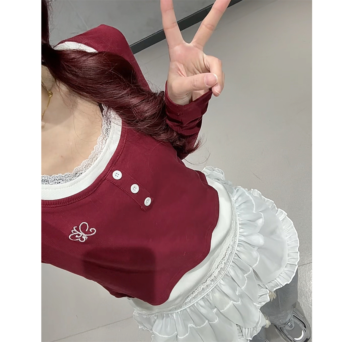 Vintage Wine Red Lace Spliced Short Top with Gray Casual Curved Blade Pants - Stylish Thin Dance Sports Outfit for Y2K Vibes