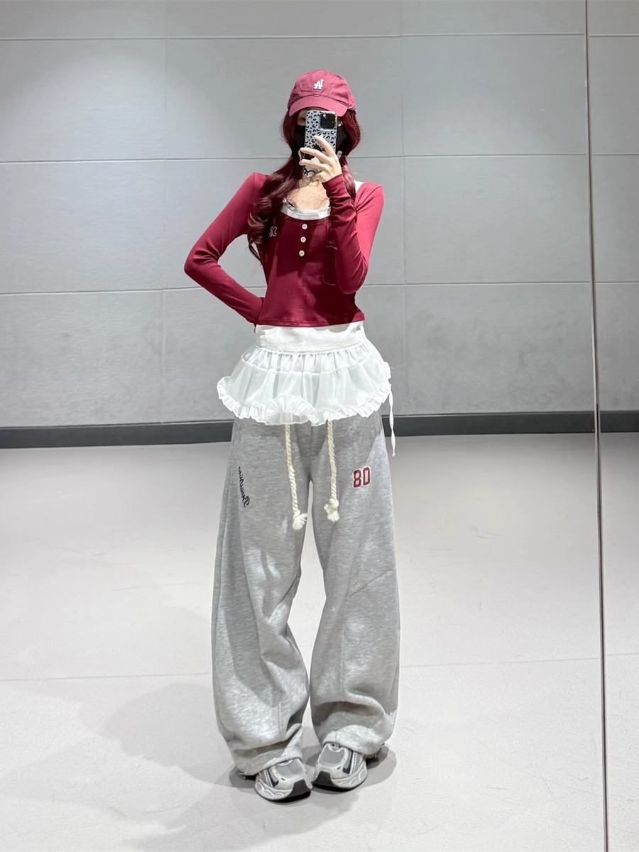 Vintage Wine Red Lace Spliced Short Top with Gray Casual Curved Blade Pants - Stylish Thin Dance Sports Outfit for Y2K Vibes