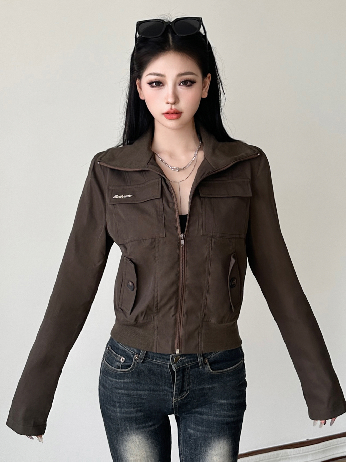 Vintage Workwear Style Zipper Collar Jacket for Women - Slim Fit with Pockets, 90s Inspired Fashion Vintage Workwear Style Zipper Collar Jacket for Women - Slim Fit with Pockets, 90s Inspired Fashion