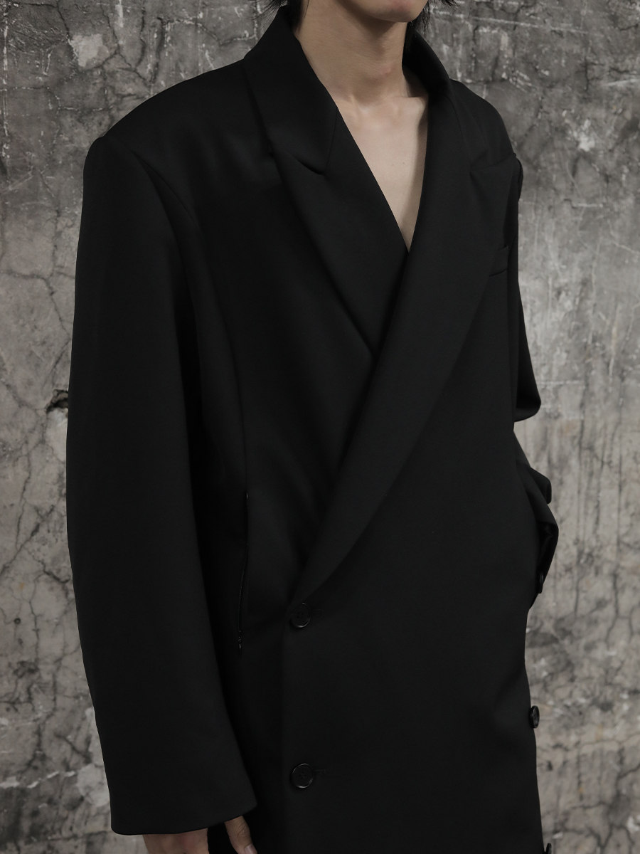 Waist-Defined Double-Breasted Overcoat with Shoulder Pads and Curved Sleeves - Chic Suit Fabric Dress Coat for Modern Style Waist-Defined Double-Breasted Overcoat with Shoulder Pads and Curved Sleeves - Chic Suit Fabric Dress Coat for Modern Style