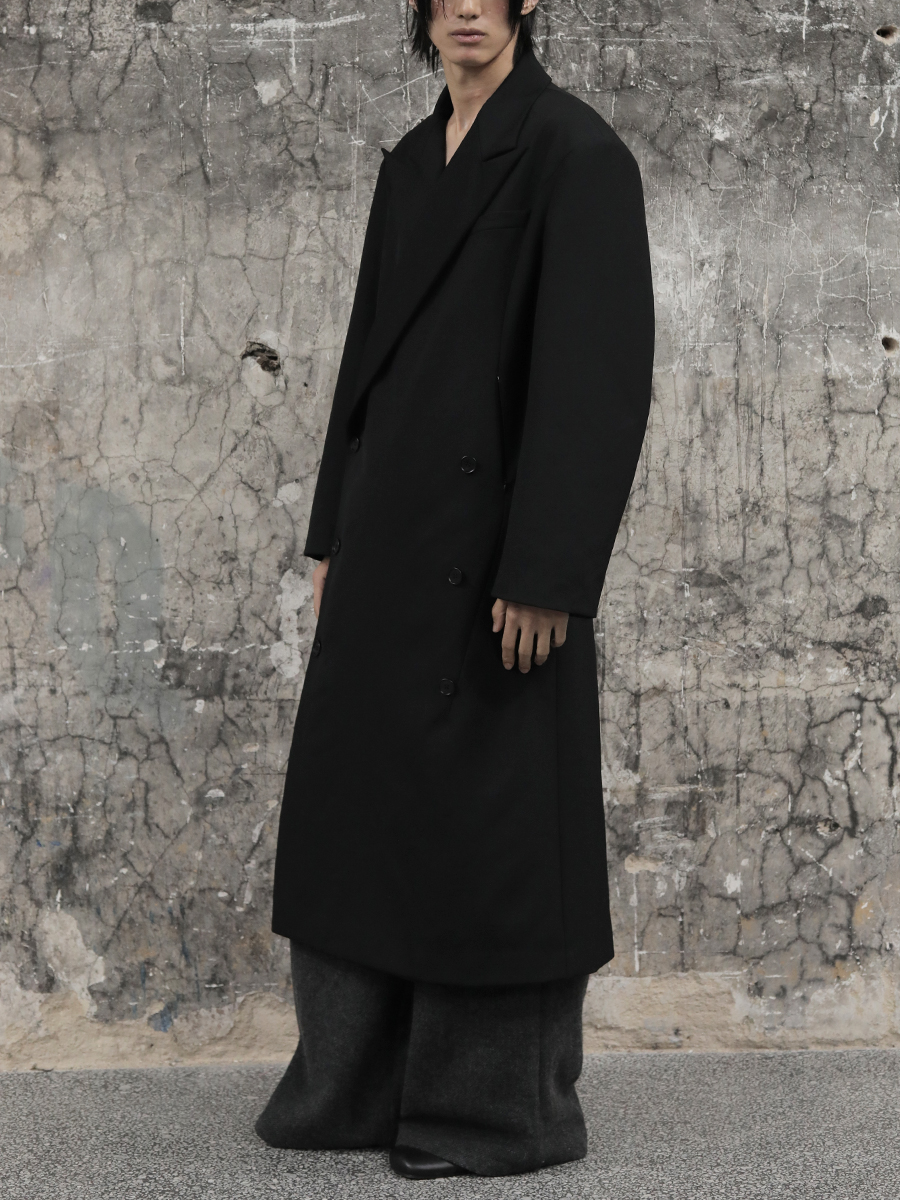 Waist-Defined Double-Breasted Overcoat with Shoulder Pads and Curved Sleeves - Chic Suit Fabric Dress Coat for Modern Style Waist-Defined Double-Breasted Overcoat with Shoulder Pads and Curved Sleeves - Chic Suit Fabric Dress Coat for Modern Style