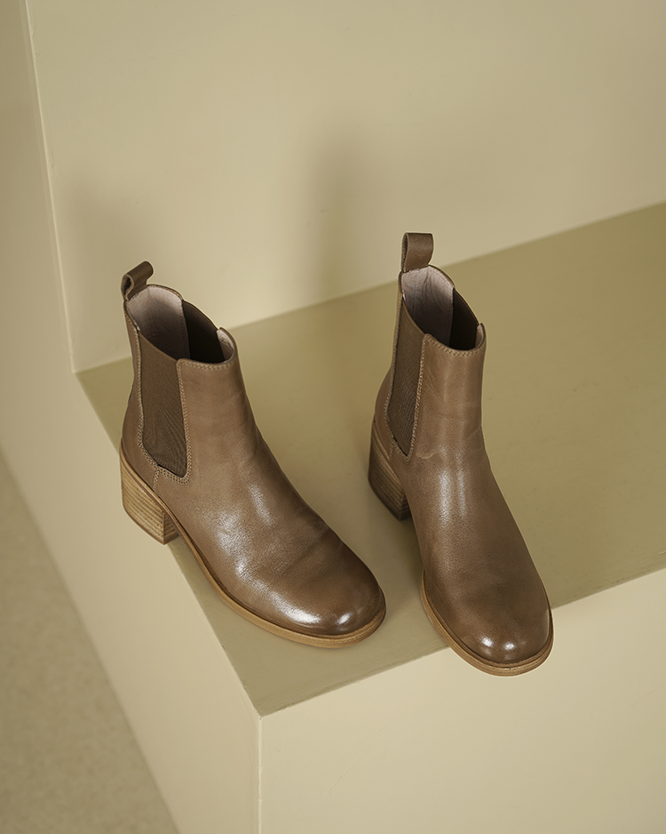 Washed Cowhide Chelsea Short Boots - 2025 Winter Mid-Heel Chunky Ankle Boots in Genuine Leather Washed Cowhide Chelsea Short Boots - 2025 Winter Mid-Heel Chunky Ankle Boots in Genuine Leather