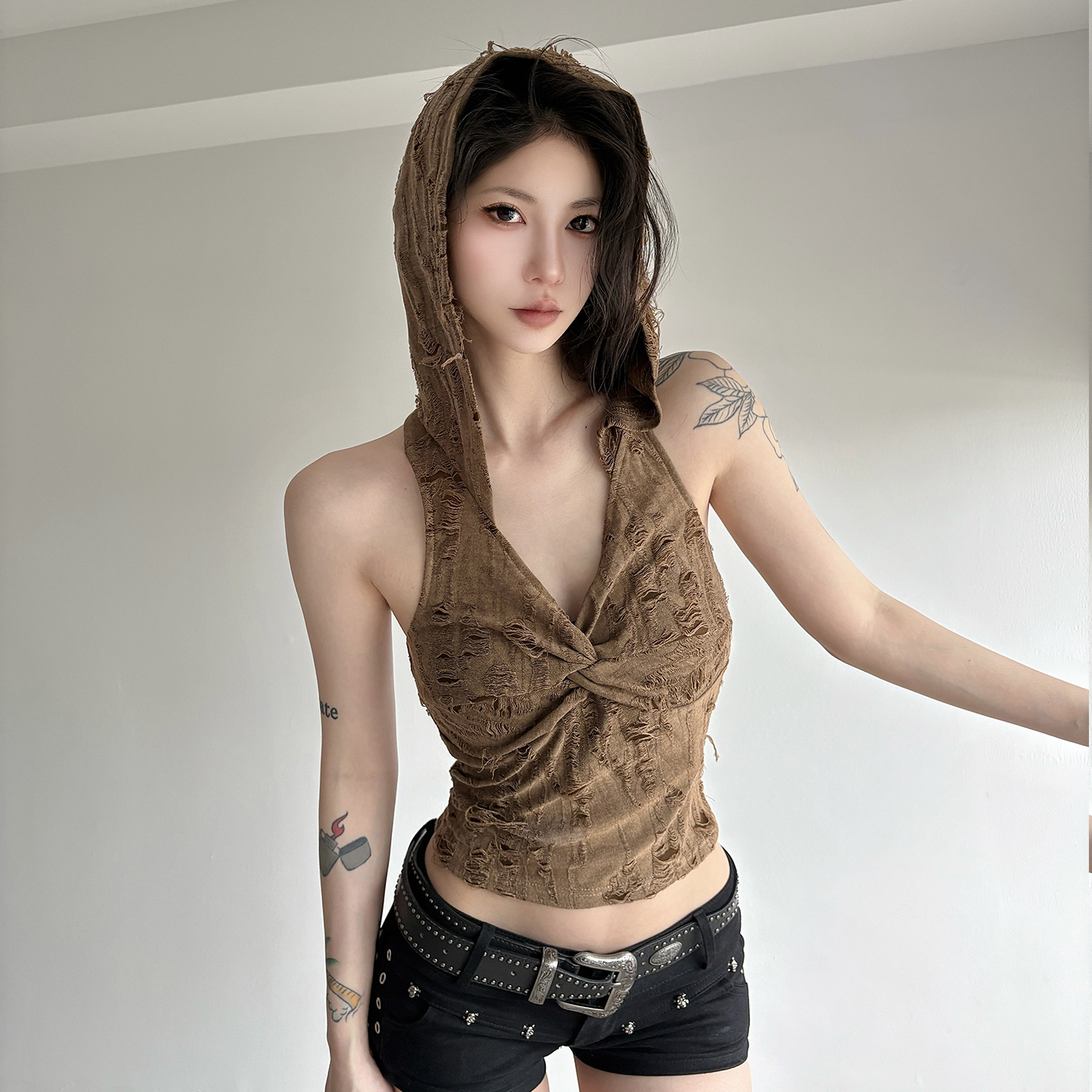Wasteland Style Distressed Knotted Neck Hooded Vest - Slim Fit Versatile Short Top for Y2K and 90s Inspired Fashion