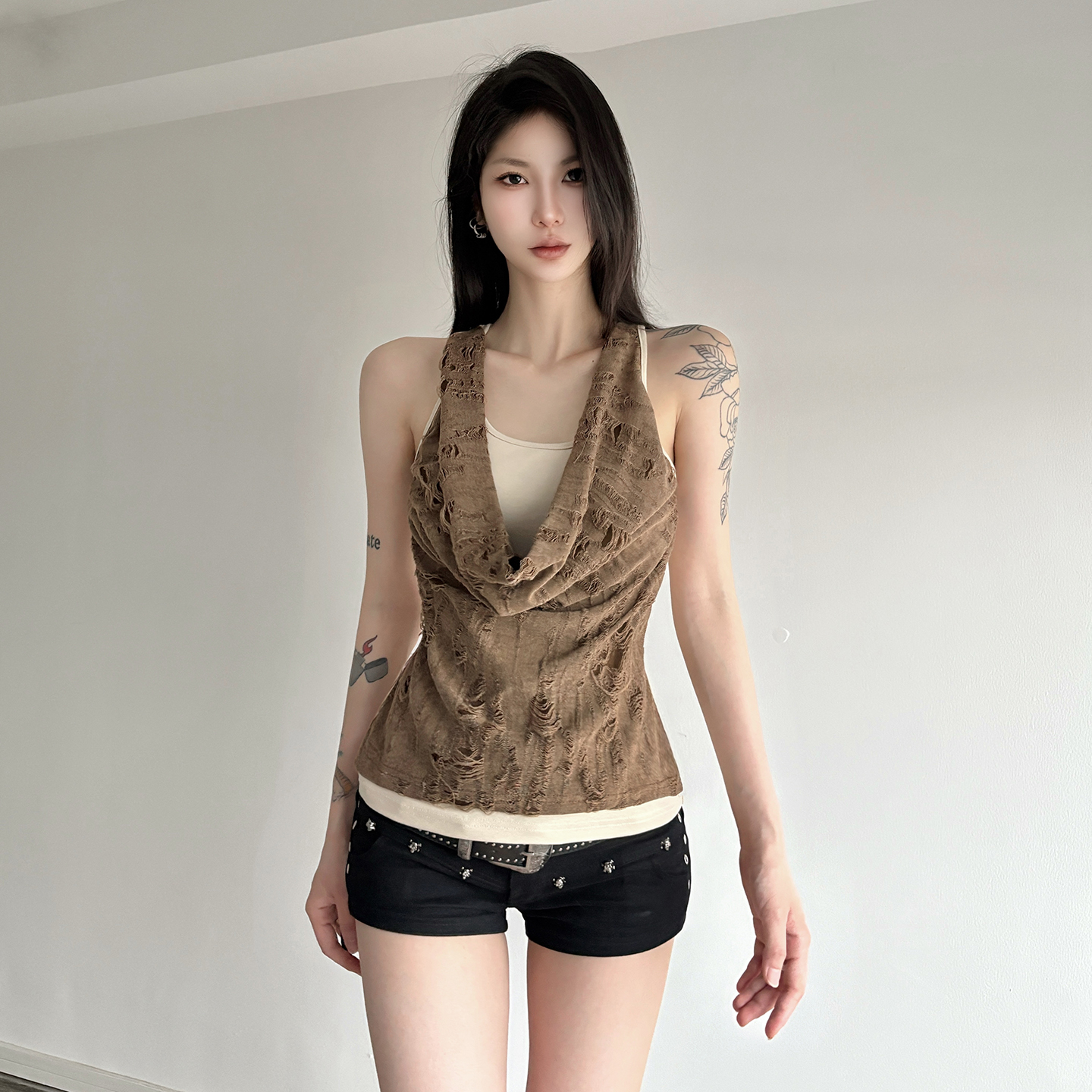 Wasteland Style Distressed Loose Neck Hanging Neck Vest Slim Fit Versatile Fake Two-Piece Top for Y2K and 90s Fashion