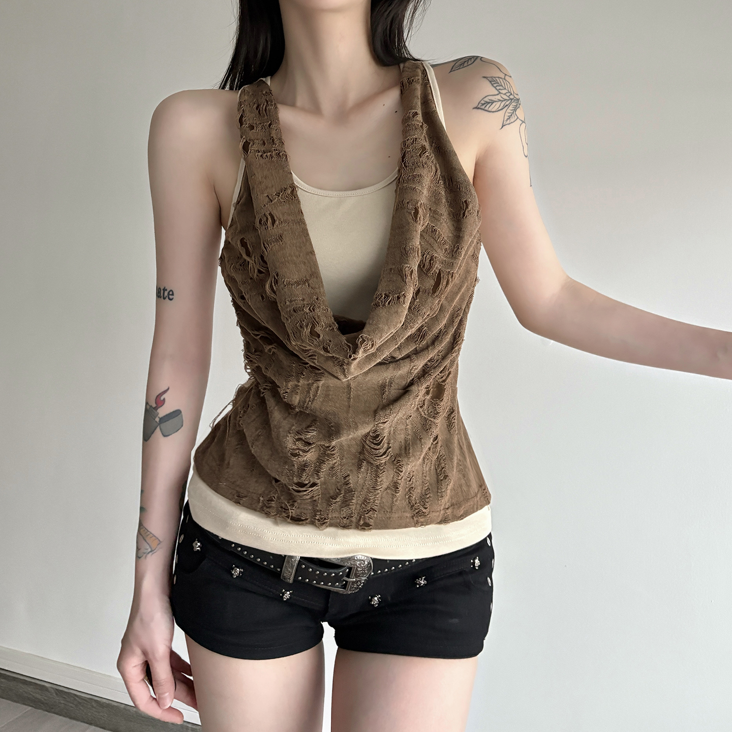 Wasteland Style Distressed Loose Neck Hanging Neck Vest Slim Fit Versatile Fake Two-Piece Top for Y2K and 90s Fashion Wasteland Style Distressed Loose Neck Hanging Neck Vest Slim Fit Versatile Fake Two-Piece Top for Y2K and 90s Fashion