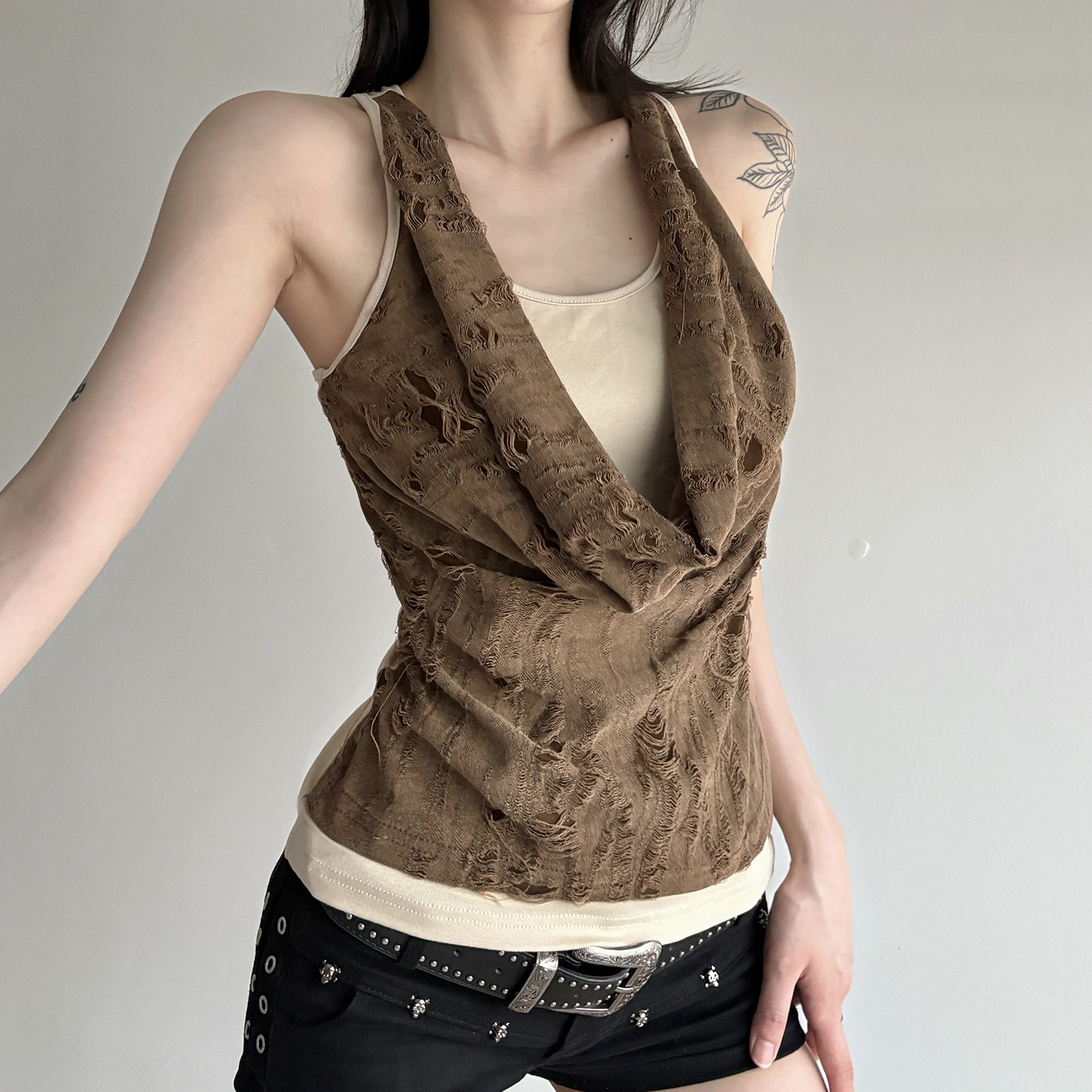 Wasteland Style Distressed Loose Neck Hanging Neck Vest Slim Fit Versatile Fake Two-Piece Top for Y2K and 90s Fashion Wasteland Style Distressed Loose Neck Hanging Neck Vest Slim Fit Versatile Fake Two-Piece Top for Y2K and 90s Fashion