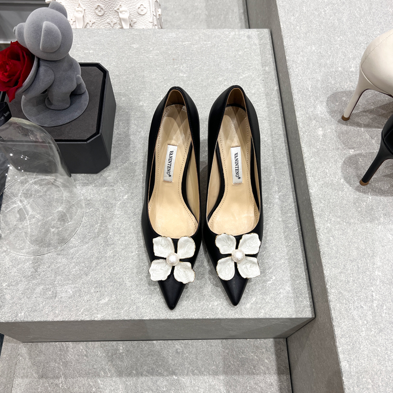 White Genuine Leather Fairy Style Pointed Toe High Heels for Women - Fresh Gardenia Design, Elegant Temperament, Perfect for Any Occasion White Genuine Leather Fairy Style Pointed Toe High Heels for Women - Fresh Gardenia Design, Elegant Temperament, Perfect for Any Occasion