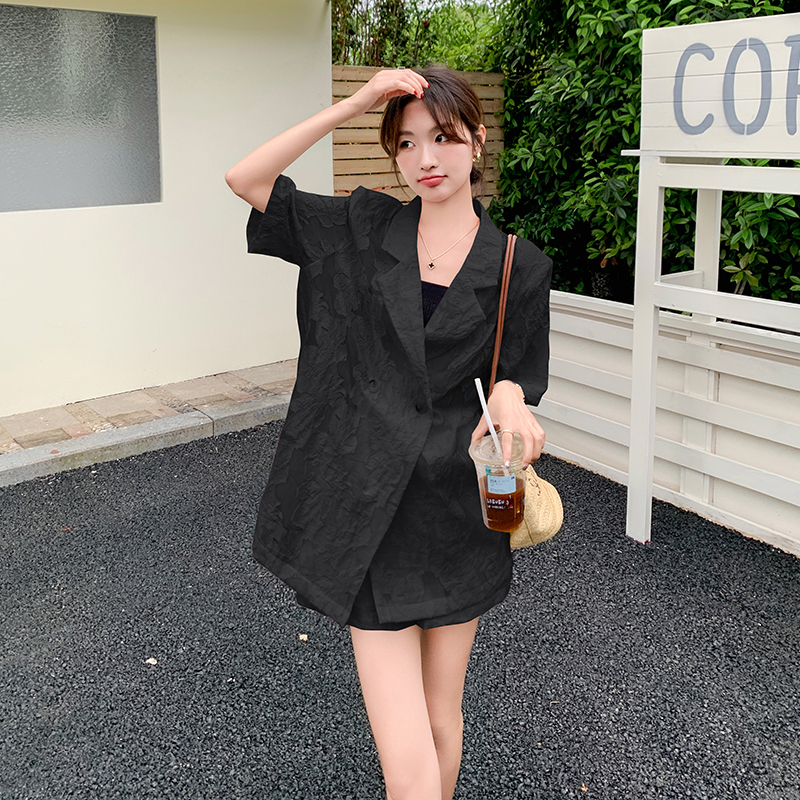 White Short-Sleeve Suit Set for Women - Stylish Summer Outfit, High-Quality Professional Shorts, Trendy OOTD White Short-Sleeve Suit Set for Women - Stylish Summer Outfit, High-Quality Professional Shorts, Trendy OOTD