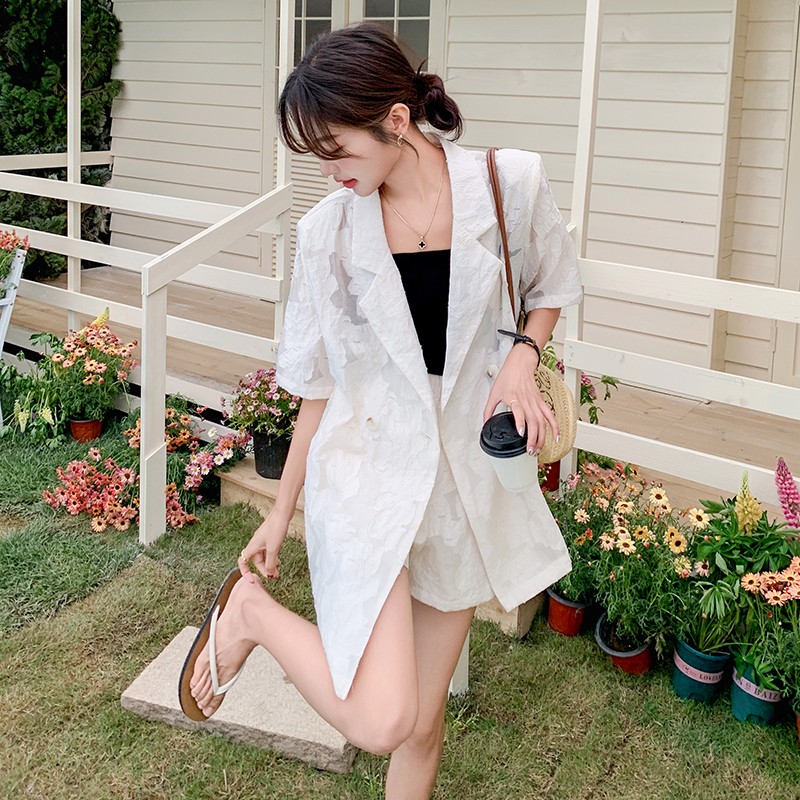 White Short-Sleeve Suit Set for Women - Stylish Summer Outfit, High-Quality Professional Shorts, Trendy OOTD White Short-Sleeve Suit Set for Women - Stylish Summer Outfit, High-Quality Professional Shorts, Trendy OOTD