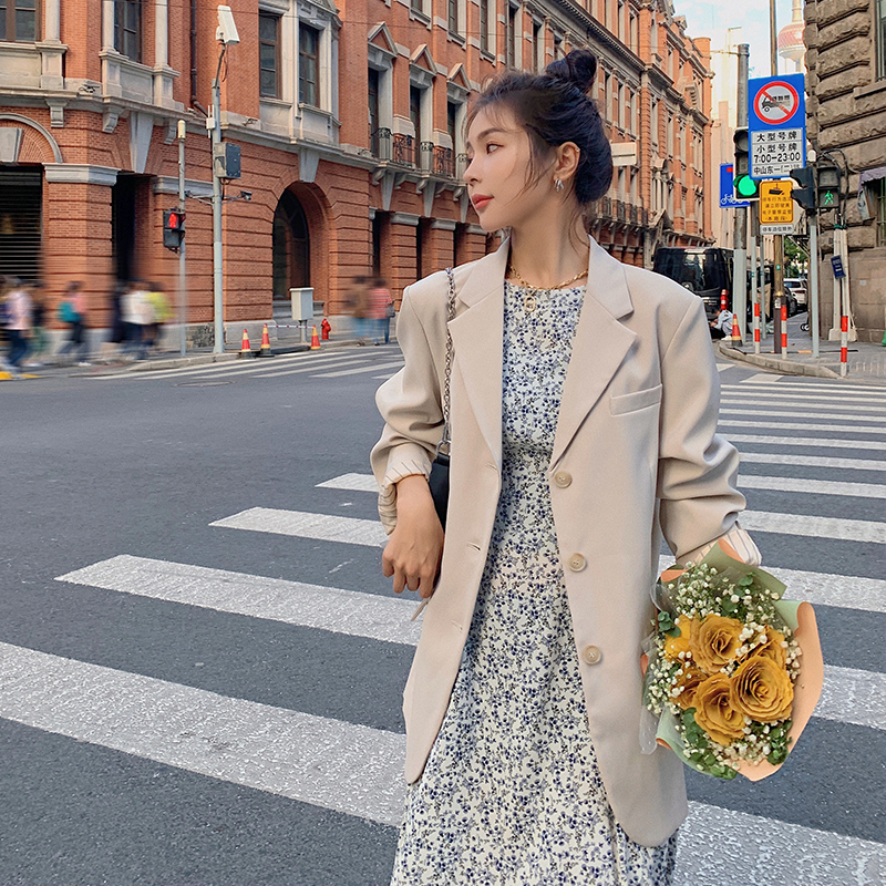 White Single-Breasted Suit Jacket for Women - Spring 2025 Fashion, Stylish and Trendy Office Wear, Chic Minimalist Look