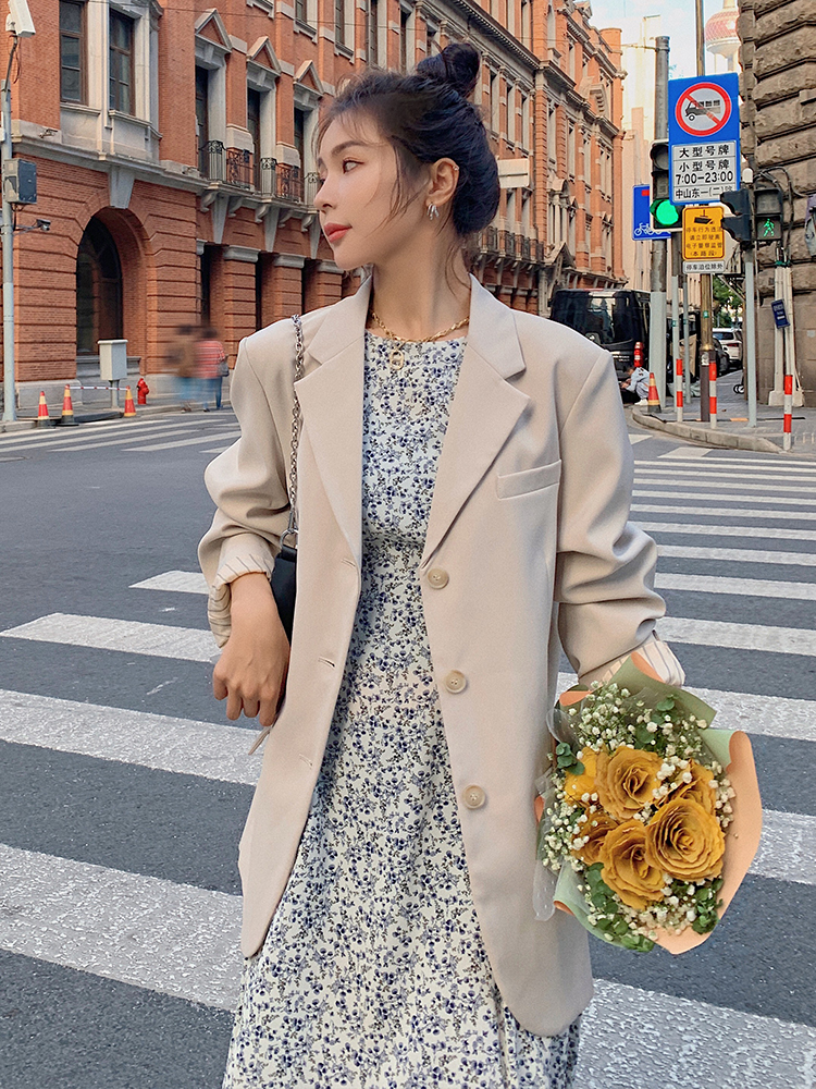 White Single-Breasted Suit Jacket for Women - Spring 2025 Fashion, Stylish and Trendy Office Wear, Chic Minimalist Look