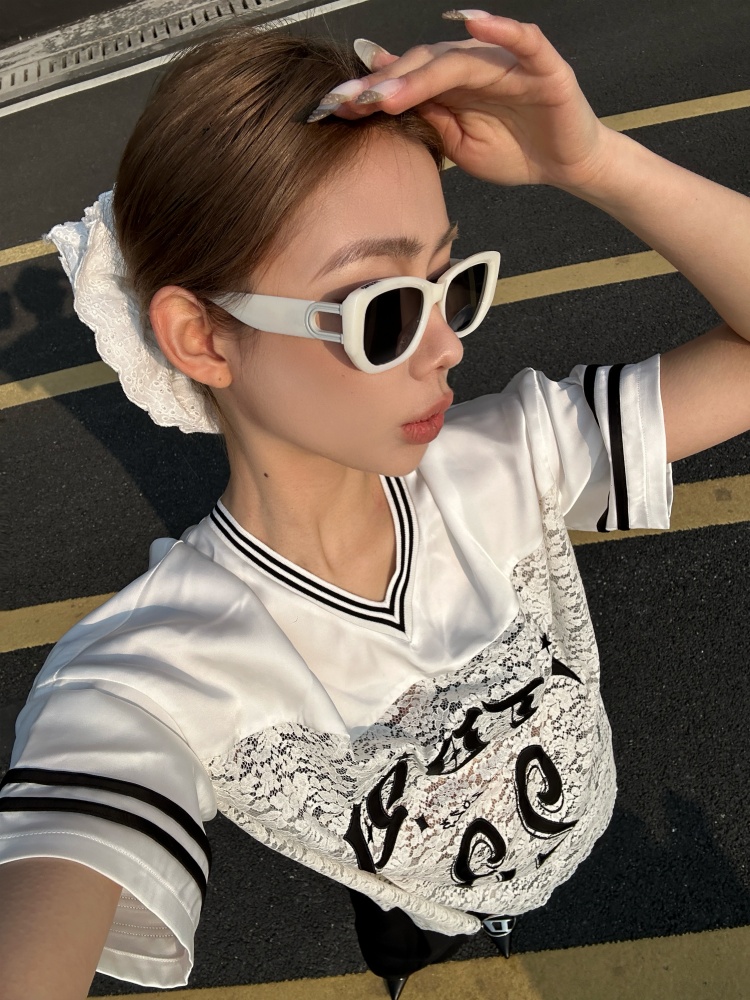 White Thick-Bordered Cat-Eye Sunglasses for Women - Trendy European American Style, High-End Fashion for Street Photography and Sun Protection White Thick-Bordered Cat-Eye Sunglasses for Women - Trendy European American Style, High-End Fashion for Street Photography and Sun Protection