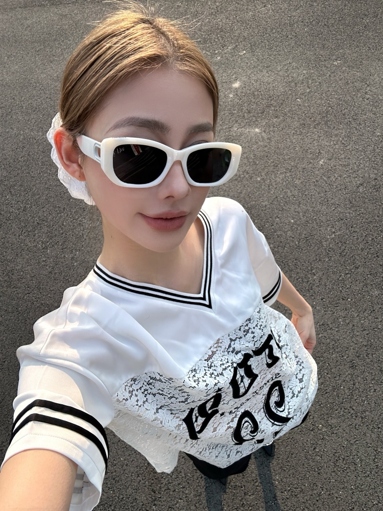 White Thick-Bordered Cat-Eye Sunglasses for Women - Trendy European American Style, High-End Fashion for Street Photography and Sun Protection