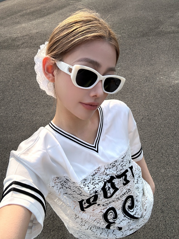 White Thick-Bordered Cat-Eye Sunglasses for Women - Trendy European American Style, High-End Fashion for Street Photography and Sun Protection White Thick-Bordered Cat-Eye Sunglasses for Women - Trendy European American Style, High-End Fashion for Street Photography and Sun Protection