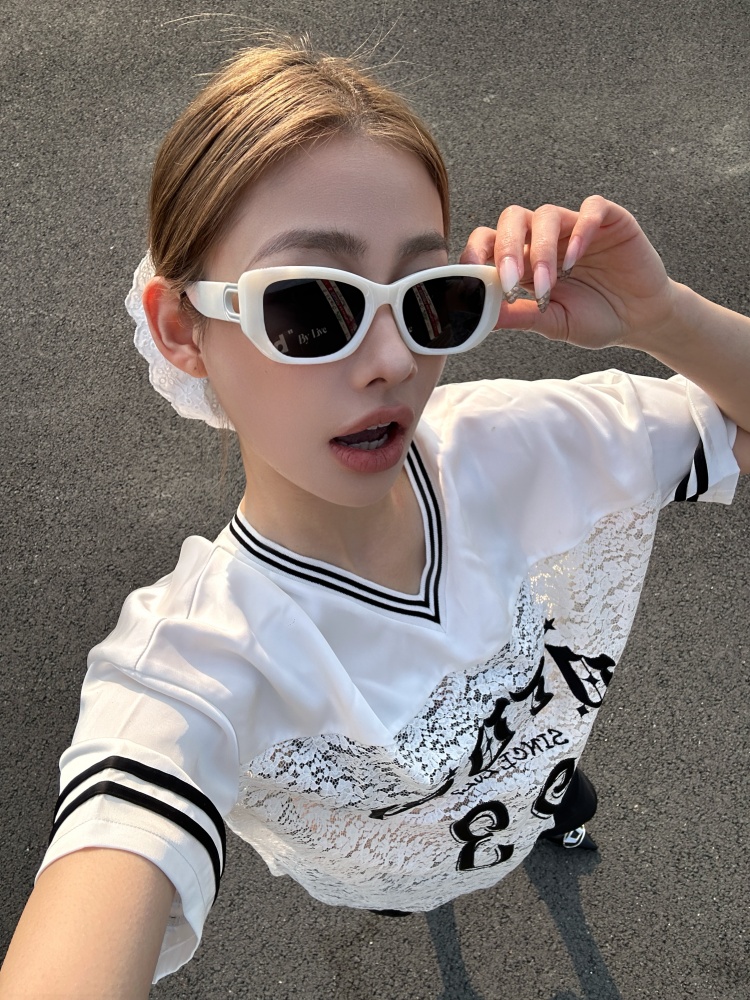White Thick-Bordered Cat-Eye Sunglasses for Women - Trendy European American Style, High-End Fashion for Street Photography and Sun Protection White Thick-Bordered Cat-Eye Sunglasses for Women - Trendy European American Style, High-End Fashion for Street Photography and Sun Protection