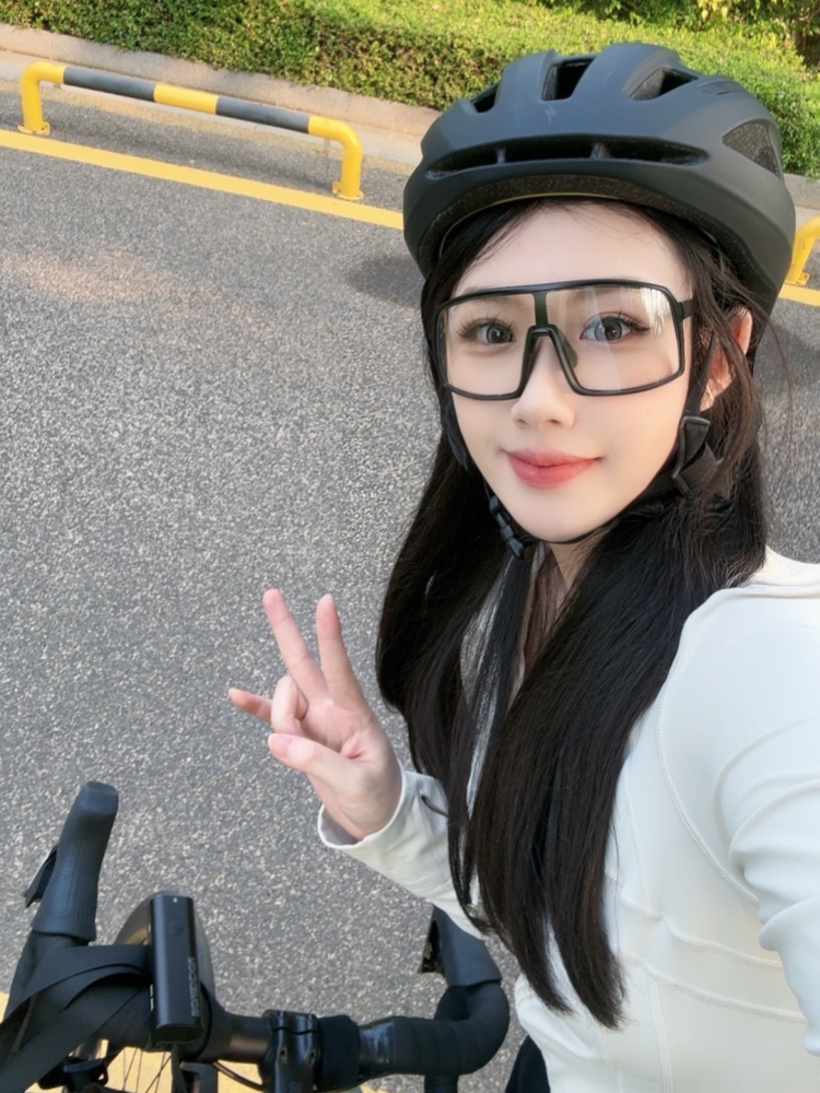 Windproof Photochromic Goggles for Night Riding and Outdoor Sports - Dual-Use Sunscreen Sunglasses Windproof Photochromic Goggles for Night Riding and Outdoor Sports - Dual-Use Sunscreen Sunglasses