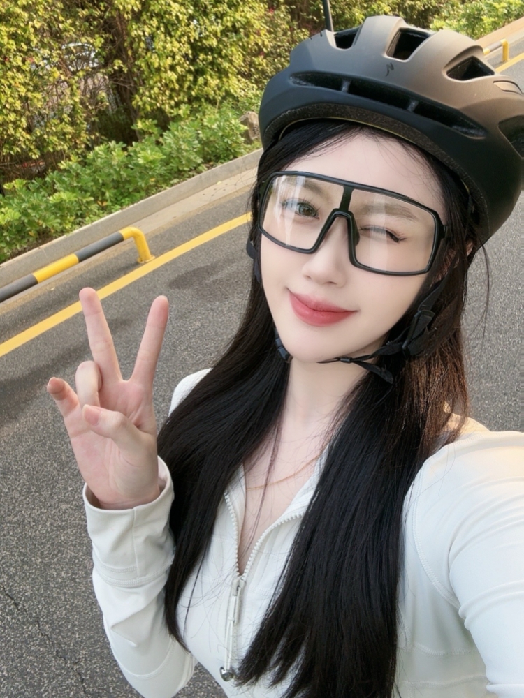 Windproof Photochromic Goggles for Night Riding and Outdoor Sports - Dual-Use Sunscreen Sunglasses Windproof Photochromic Goggles for Night Riding and Outdoor Sports - Dual-Use Sunscreen Sunglasses