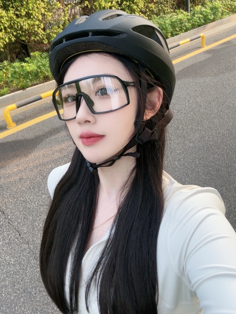 Windproof Photochromic Goggles for Night Riding and Outdoor Sports - Dual-Use Sunscreen Sunglasses