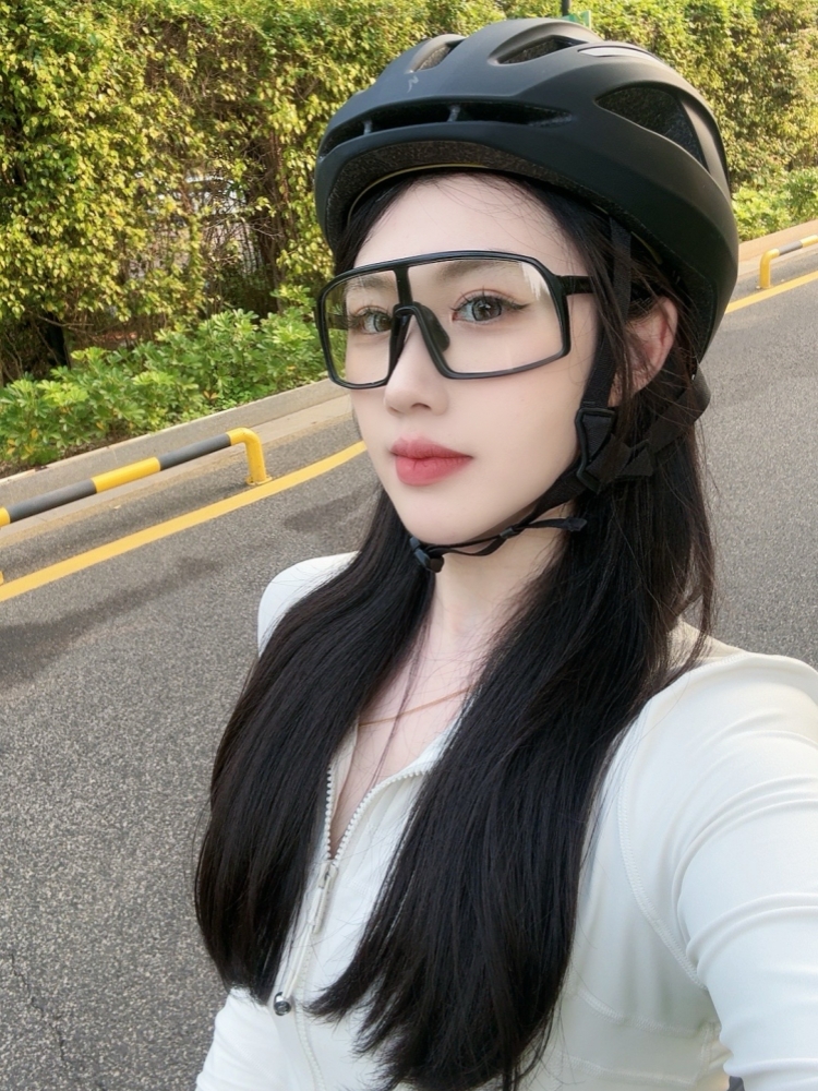 Windproof Photochromic Goggles for Night Riding and Outdoor Sports - Dual-Use Sunscreen Sunglasses Windproof Photochromic Goggles for Night Riding and Outdoor Sports - Dual-Use Sunscreen Sunglasses