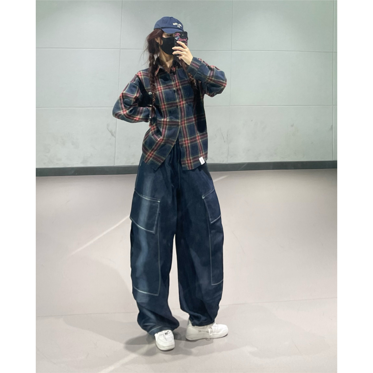 Wine Red Striped Jazz Dance Outfit: Retro Short Tight Top with Navy Quick-Dry Cargo Pants for 90s Inspired Style Wine Red Striped Jazz Dance Outfit: Retro Short Tight Top with Navy Quick-Dry Cargo Pants for 90s Inspired Style