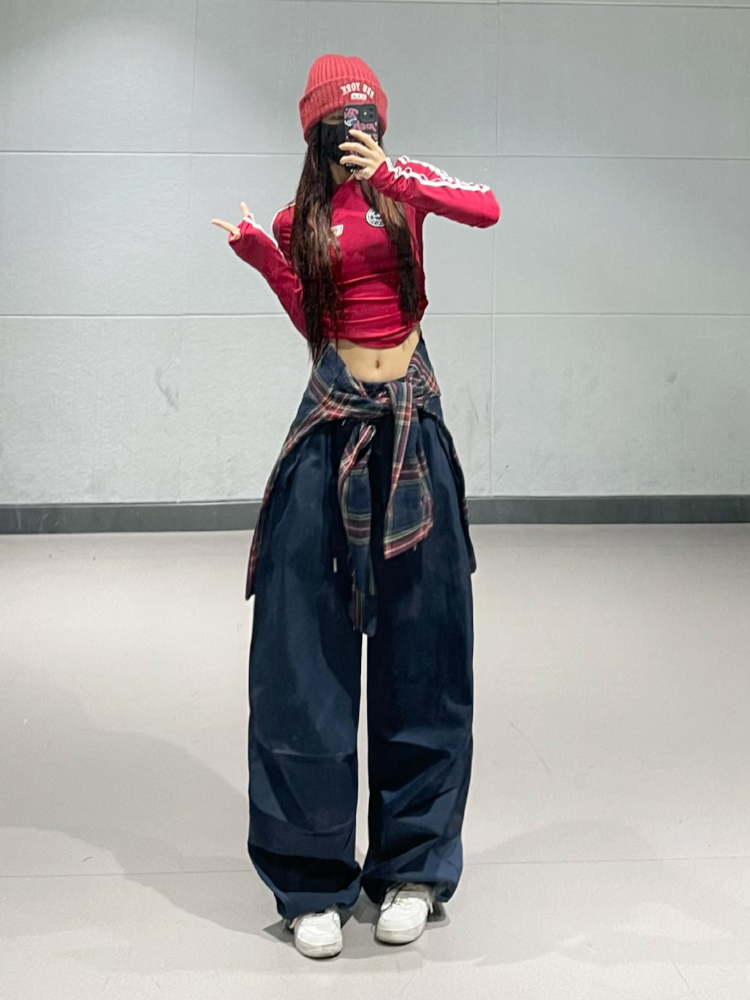 Wine Red Striped Jazz Dance Outfit: Retro Short Tight Top with Navy Quick-Dry Cargo Pants for 90s Inspired Style Wine Red Striped Jazz Dance Outfit: Retro Short Tight Top with Navy Quick-Dry Cargo Pants for 90s Inspired Style