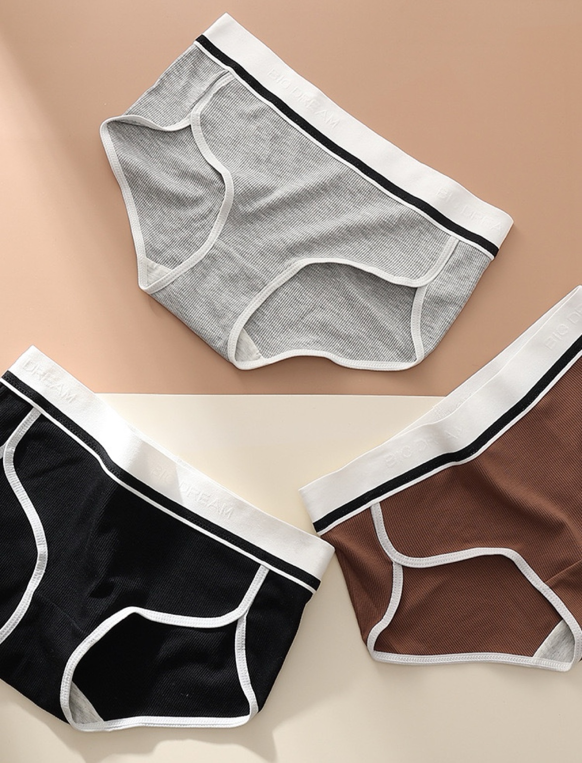 Wireless Dance Sports Bra for Women with Chest Pads, Shockproof Design, Gathered Style, Beautiful Back, Lettered Fitness Top Wireless Dance Sports Bra for Women with Chest Pads, Shockproof Design, Gathered Style, Beautiful Back, Lettered Fitness Top