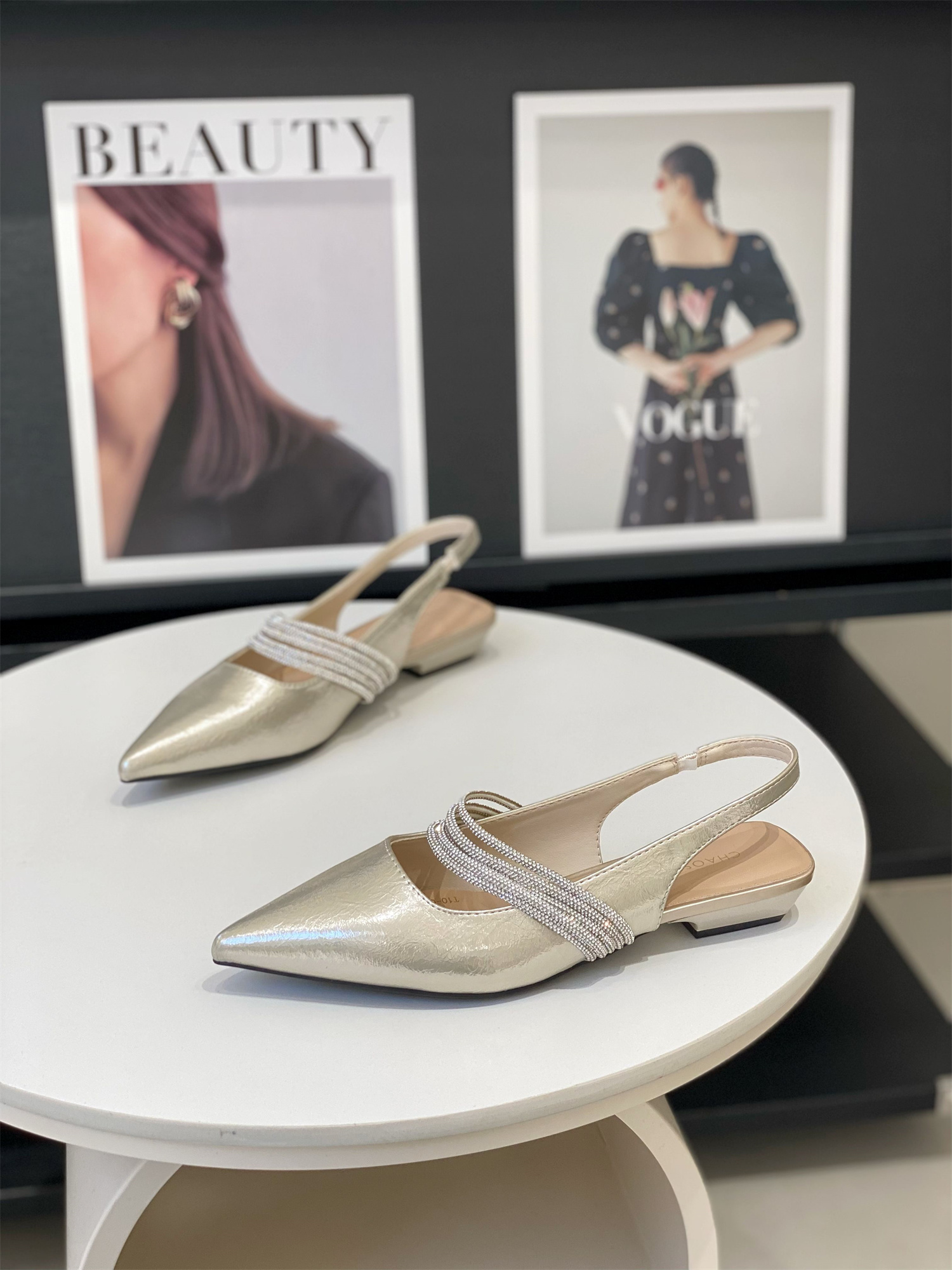 Women's 2025 Summer Fashion Sandals - Comfortable Pointed Toe Chunky Heel, Rhinestone Closed Toe French Style Heels Women's 2025 Summer Fashion Sandals - Comfortable Pointed Toe Chunky Heel, Rhinestone Closed Toe French Style Heels