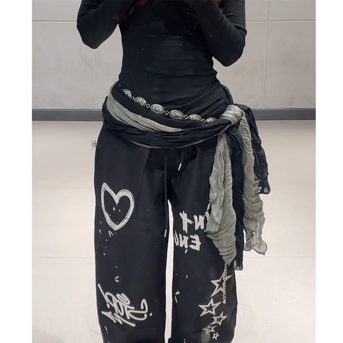 Women's Autumn Winter Black Graffiti Printed Straight-Leg Sports Pants Jazz Dance Outfit Casual Work Pants Women's Autumn Winter Black Graffiti Printed Straight-Leg Sports Pants Jazz Dance Outfit Casual Work Pants