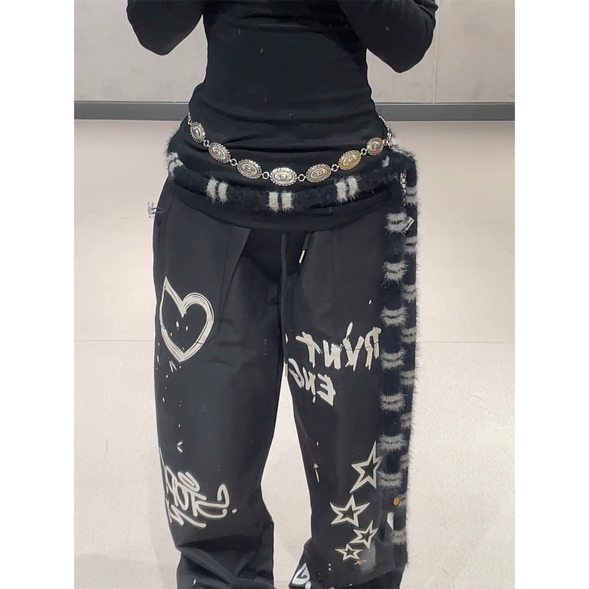 Women's Autumn Winter Black Graffiti Printed Straight-Leg Sports Pants Jazz Dance Outfit Casual Work Pants Women's Autumn Winter Black Graffiti Printed Straight-Leg Sports Pants Jazz Dance Outfit Casual Work Pants