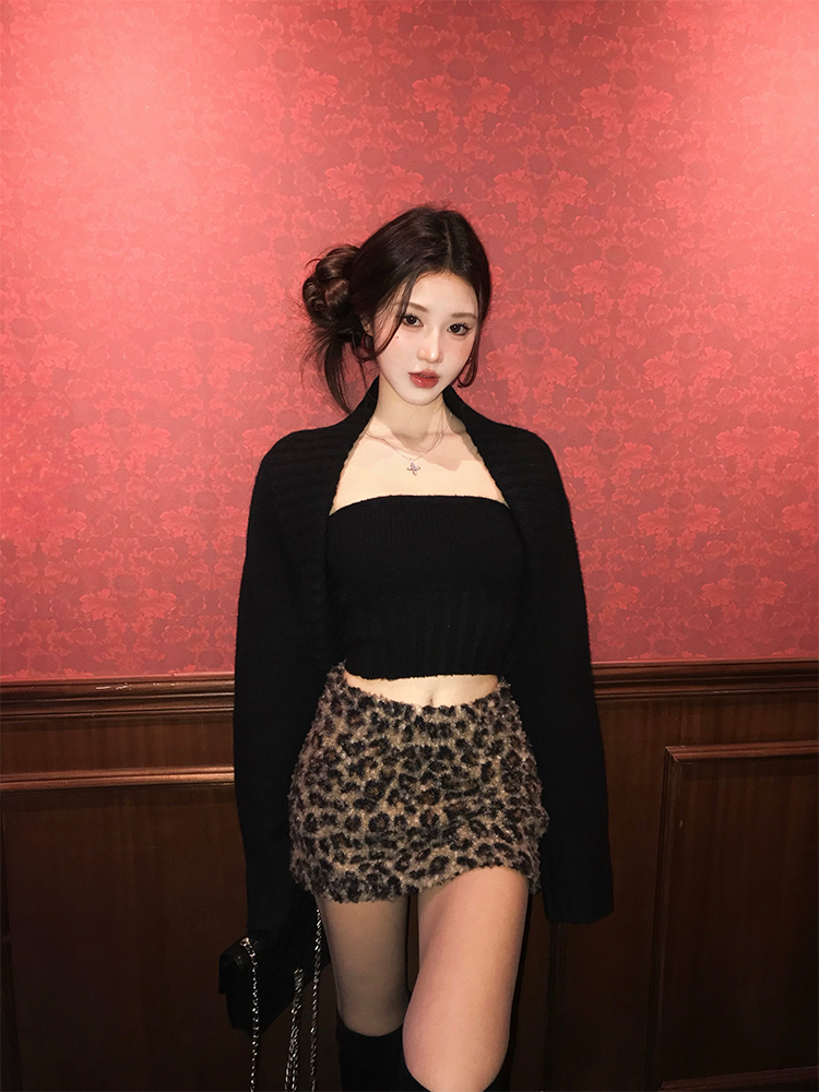 Women's Autumn Winter Plush Leopard Print Half Skirt - Hip-Hugging Short Skirt in Small Milk Leopard Design