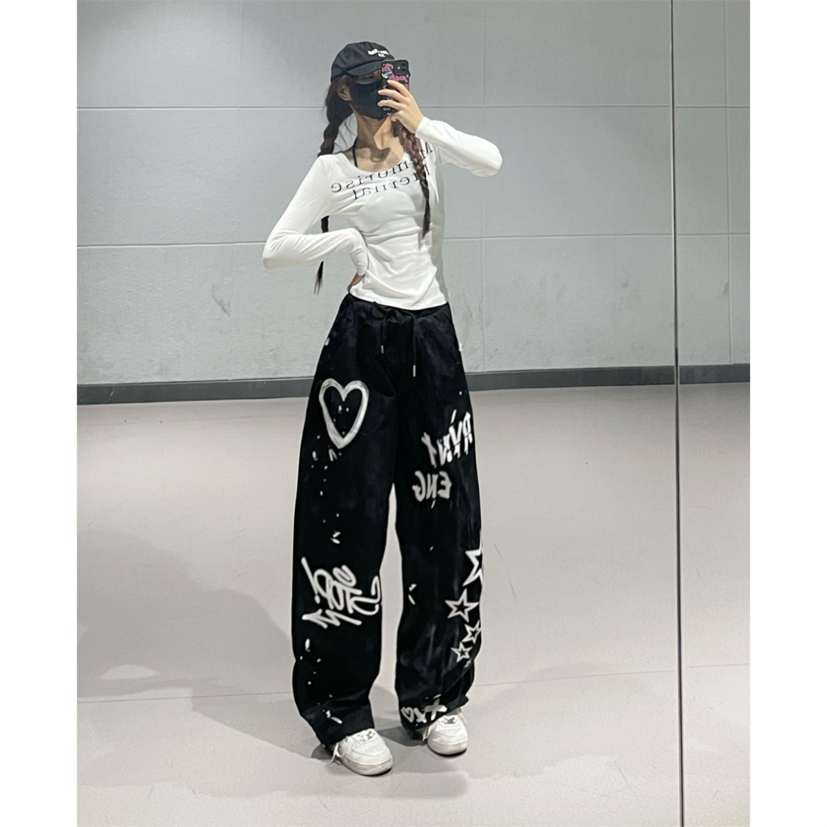 Women's Black Graffiti Sweatpants - Hip-Hop Street Dance Casual Loose Straight-Leg Pants for Versatile Y2K Style
