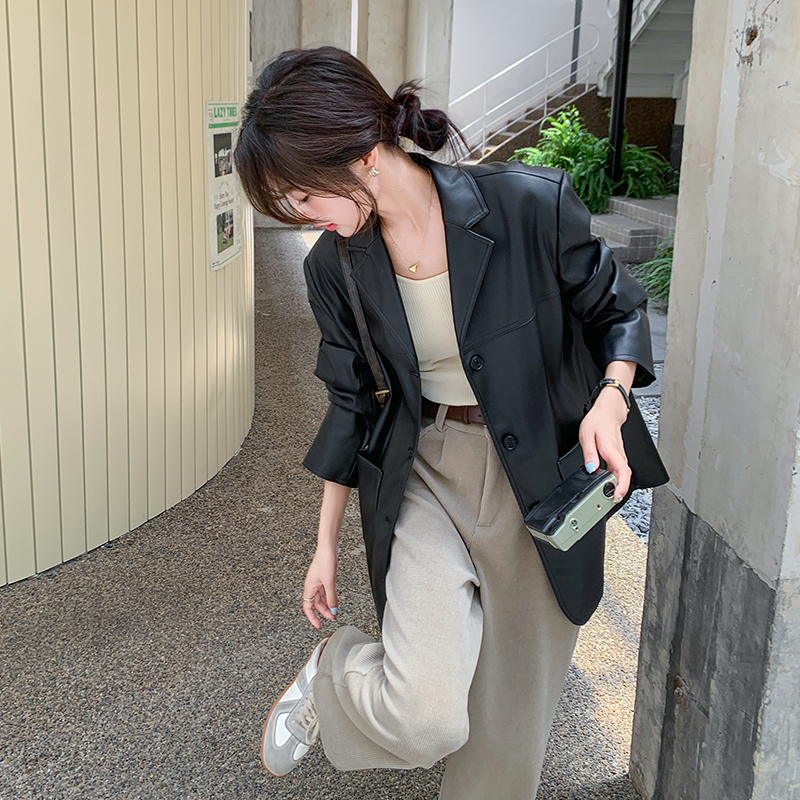 Women's Black Leather Motorcycle Jacket - Retro American Style, Casual Design for Spring and Autumn 2025