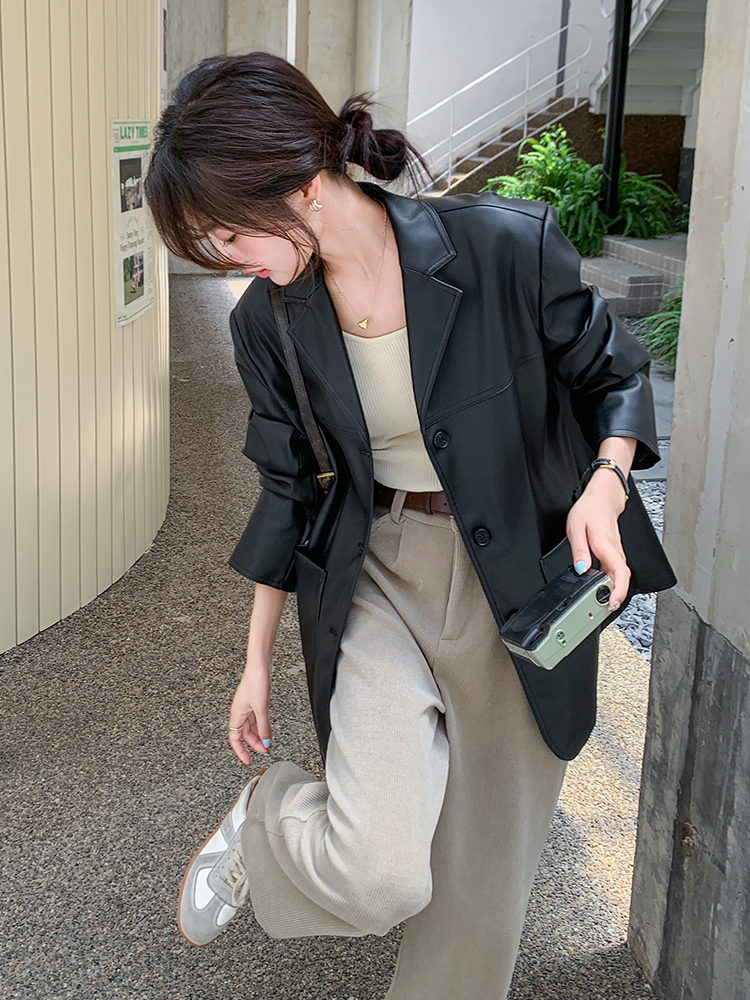 Women's Black Leather Motorcycle Jacket - Retro American Style, Casual Design for Spring and Autumn 2025