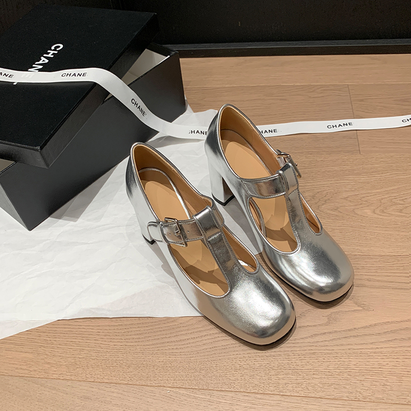 Women's Black Patent Leather Mary Jane Shoes, Chunky High Heels, French Hepburn Style, Buckle Strap, Vintage Inspired Footwear Women's Black Patent Leather Mary Jane Shoes, Chunky High Heels, French Hepburn Style, Buckle Strap, Vintage Inspired Footwear