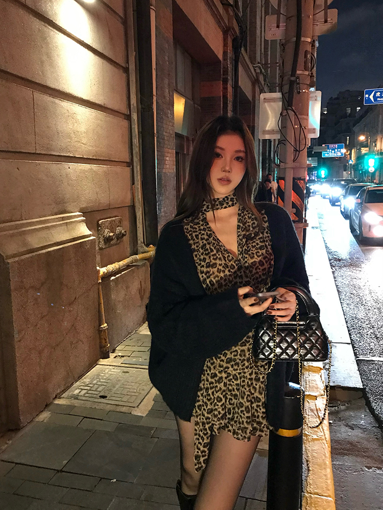 Women's Black V-Neck Cardigan - Cozy Loose Fit Long Sleeve Sweater Coat for Autumn and Winter, Versatile Layering Essential