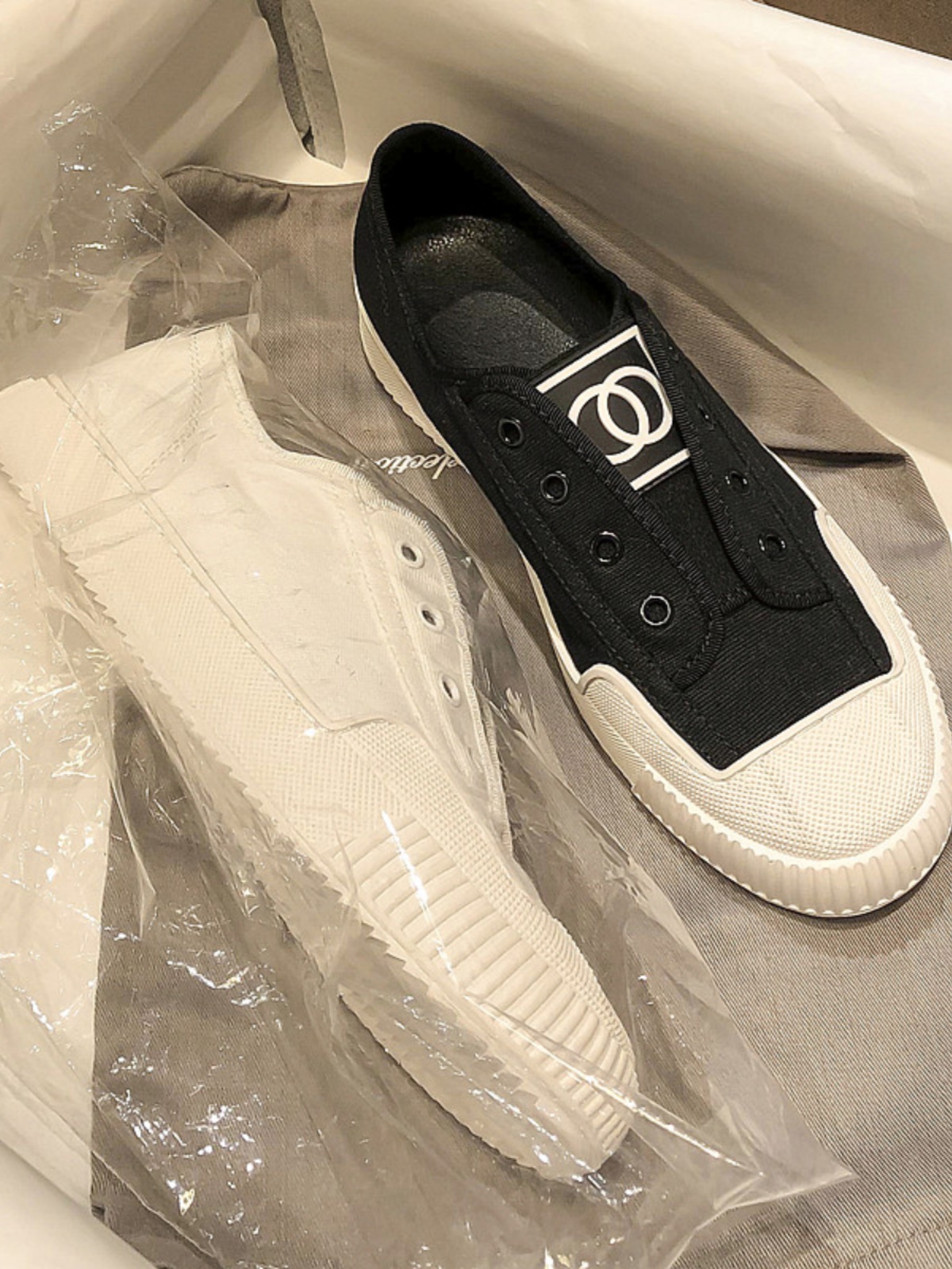 Women's Breathable Canvas Slip-On Sneakers, Flat Casual Shoes for Spring/Summer 2025, Small Fragrant Style, Little White Shoes Women's Breathable Canvas Slip-On Sneakers, Flat Casual Shoes for Spring/Summer 2025, Small Fragrant Style, Little White Shoes