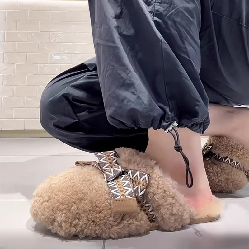 Women's Butterfly Knot Lamb Wool Slippers - Fashionable Slip-On Mules for Outdoor Wear, Cozy Closed Toe Flat Bottom for Autumn & Winter Women's Butterfly Knot Lamb Wool Slippers - Fashionable Slip-On Mules for Outdoor Wear, Cozy Closed Toe Flat Bottom for Autumn & Winter