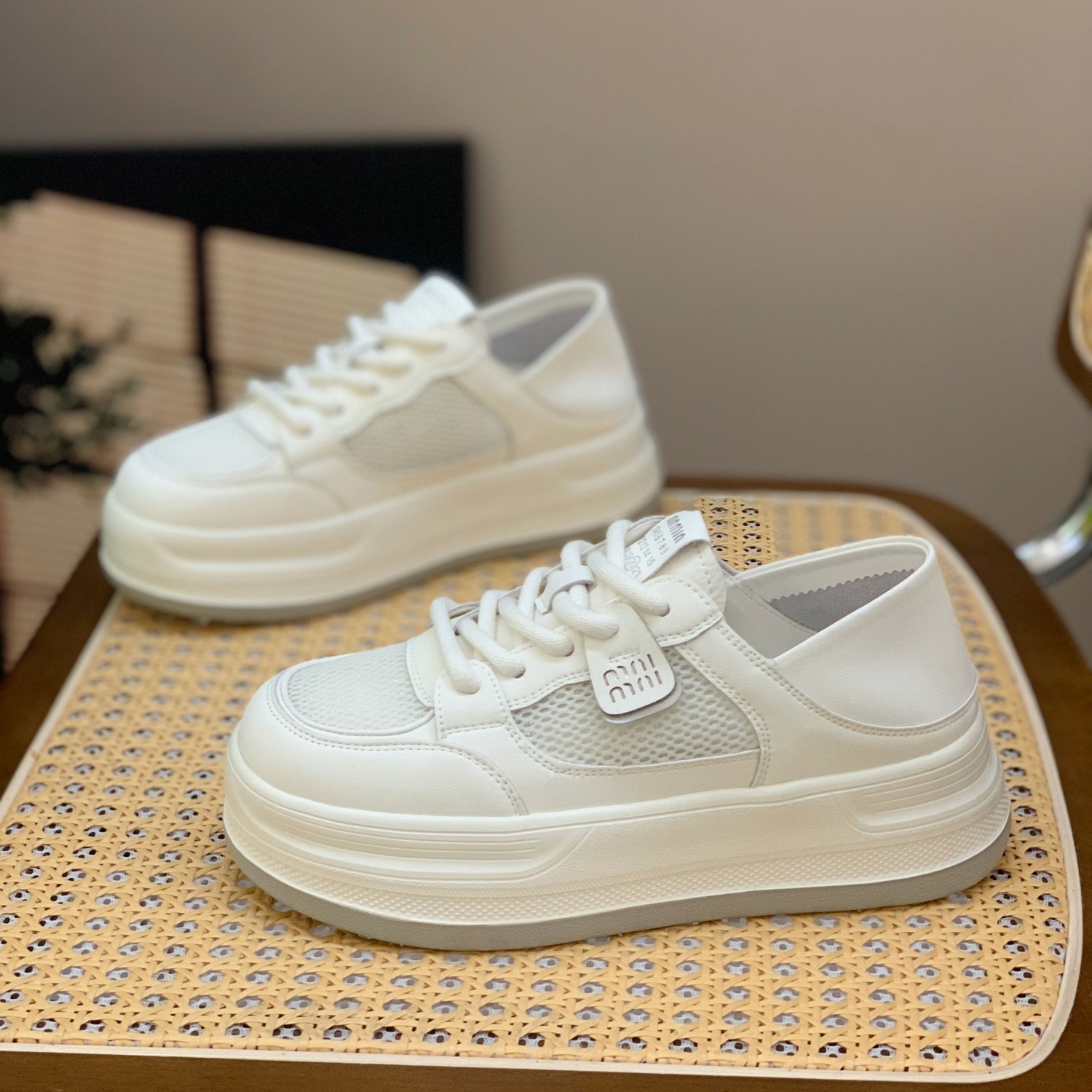 Women's Casual Lace-Up Breathable White Sneakers with Thick Soles - Genuine Leather, Versatile Summer 2025 Style, Trendy Footwear Women's Casual Lace-Up Breathable White Sneakers with Thick Soles - Genuine Leather, Versatile Summer 2025 Style, Trendy Footwear