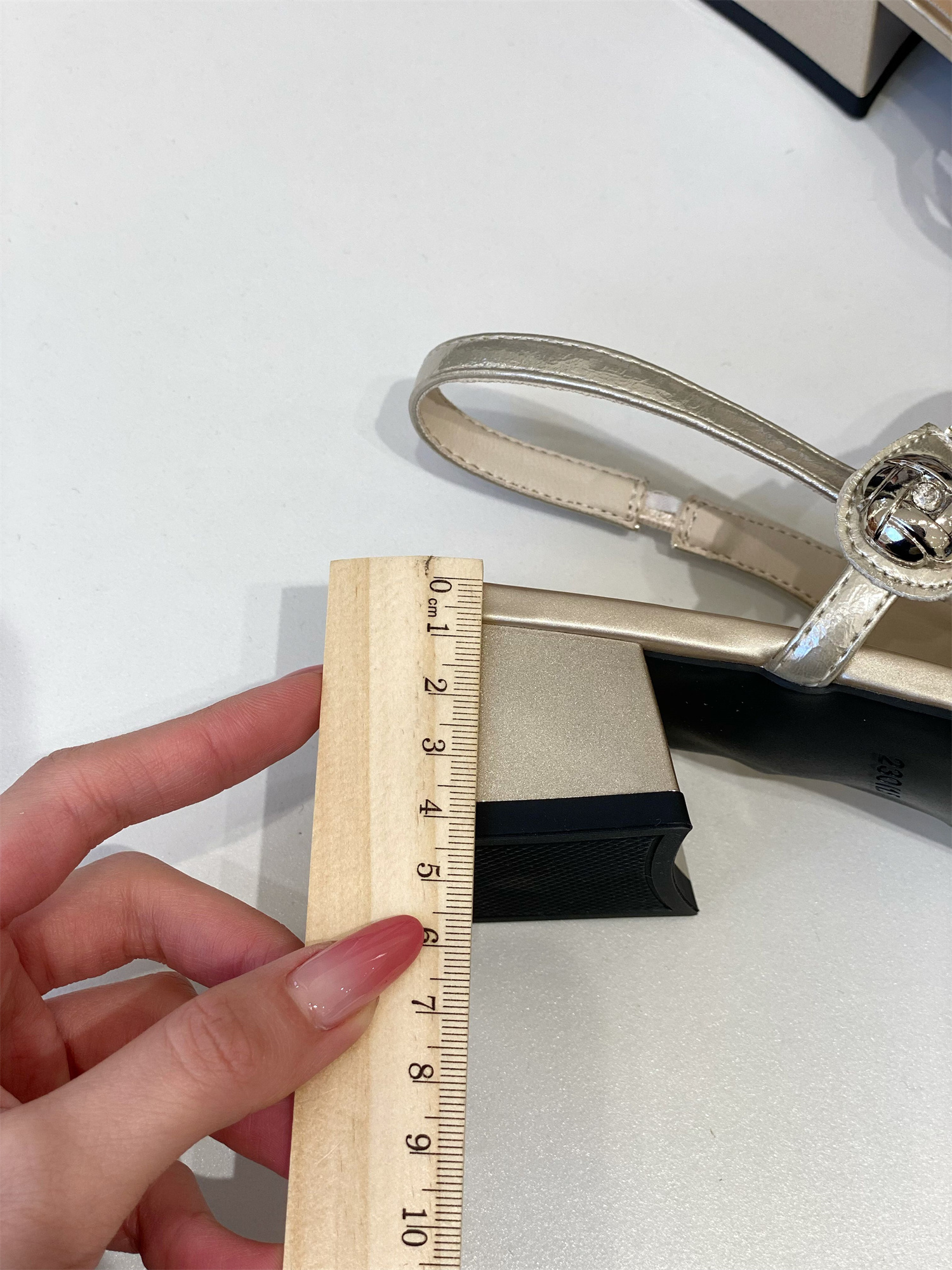 Women's Chunky Heel Mary Jane Sandals - 2025 Summer Fashion, Thick Sole, Elegant Back Strap, Versatile Commuting Footwear Women's Chunky Heel Mary Jane Sandals - 2025 Summer Fashion, Thick Sole, Elegant Back Strap, Versatile Commuting Footwear