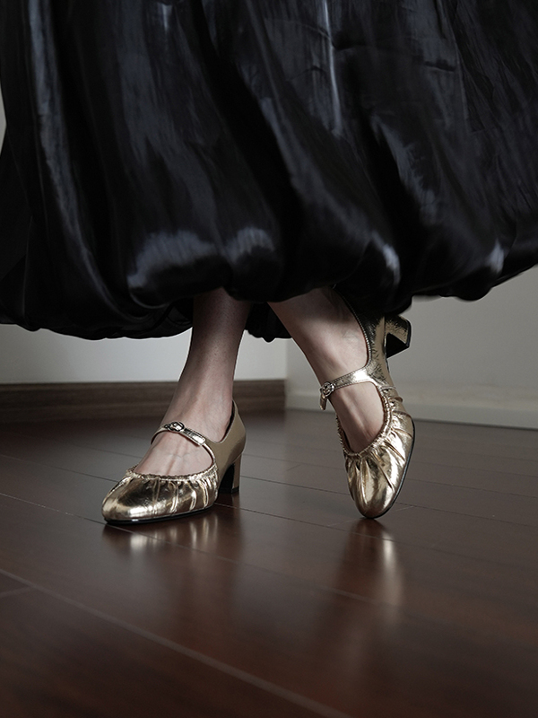 Women's Chunky Heel Mary Jane Shoes - Small Round Toe, Shallow Mouth, All-Season Flats in Gold and Silver for Spring Style