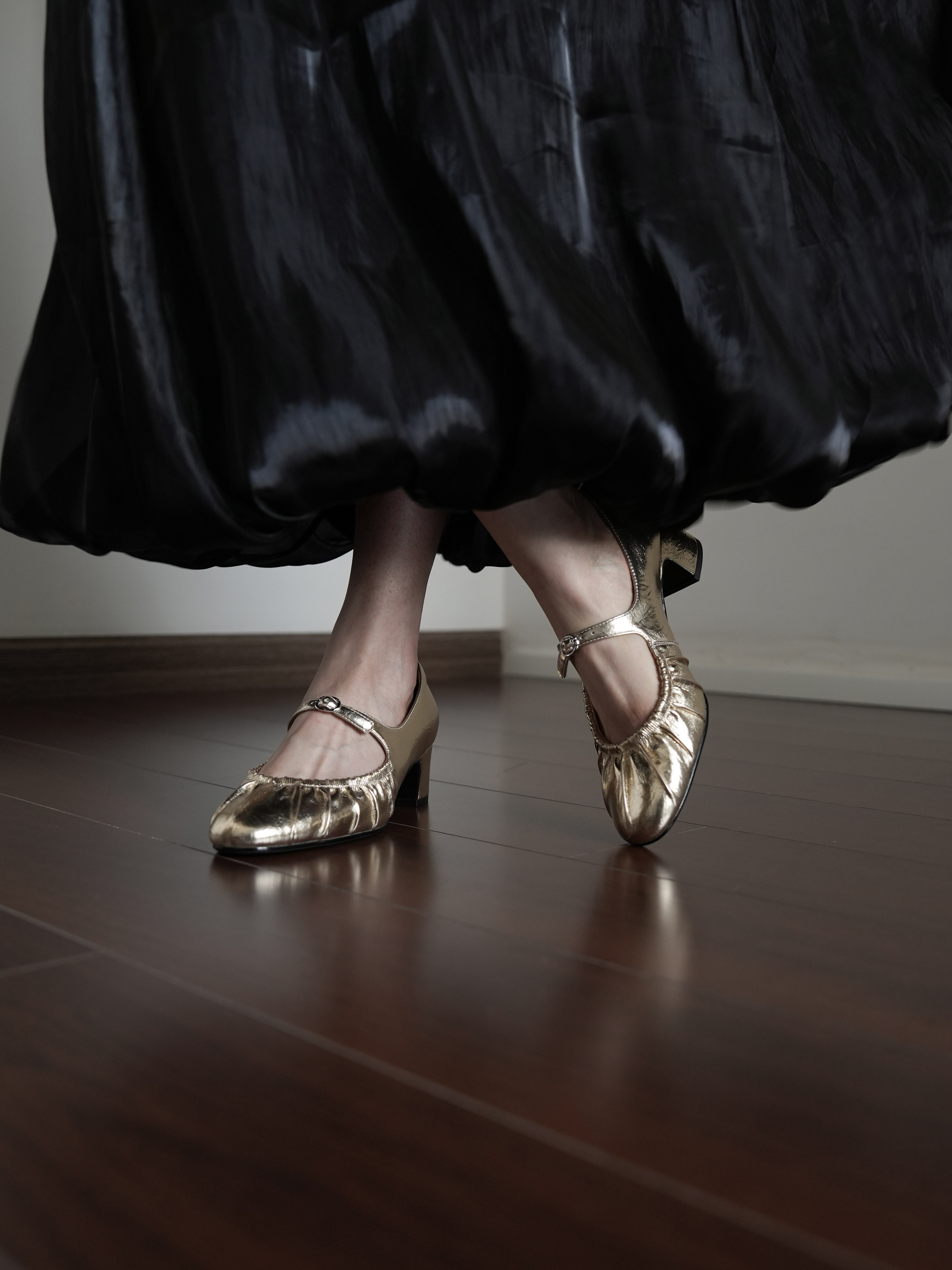 Women's Chunky Heel Mary Jane Shoes - Small Round Toe, Shallow Mouth, All-Season Flats in Gold and Silver for Spring Style